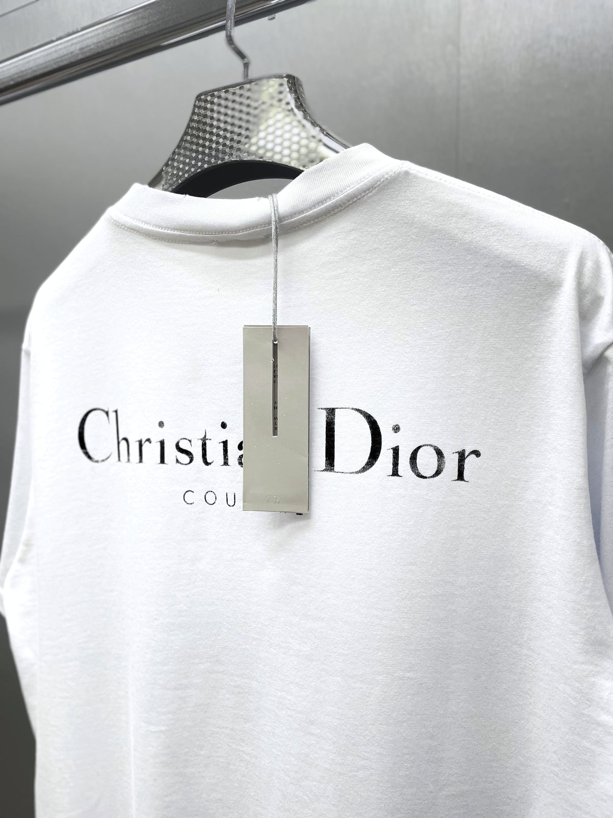 DIOR