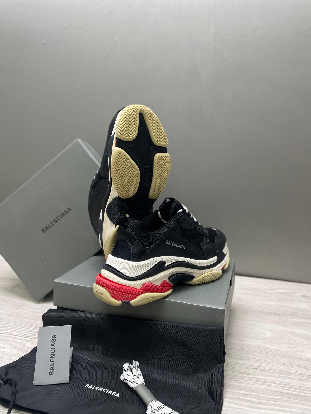 BALENCIAGA