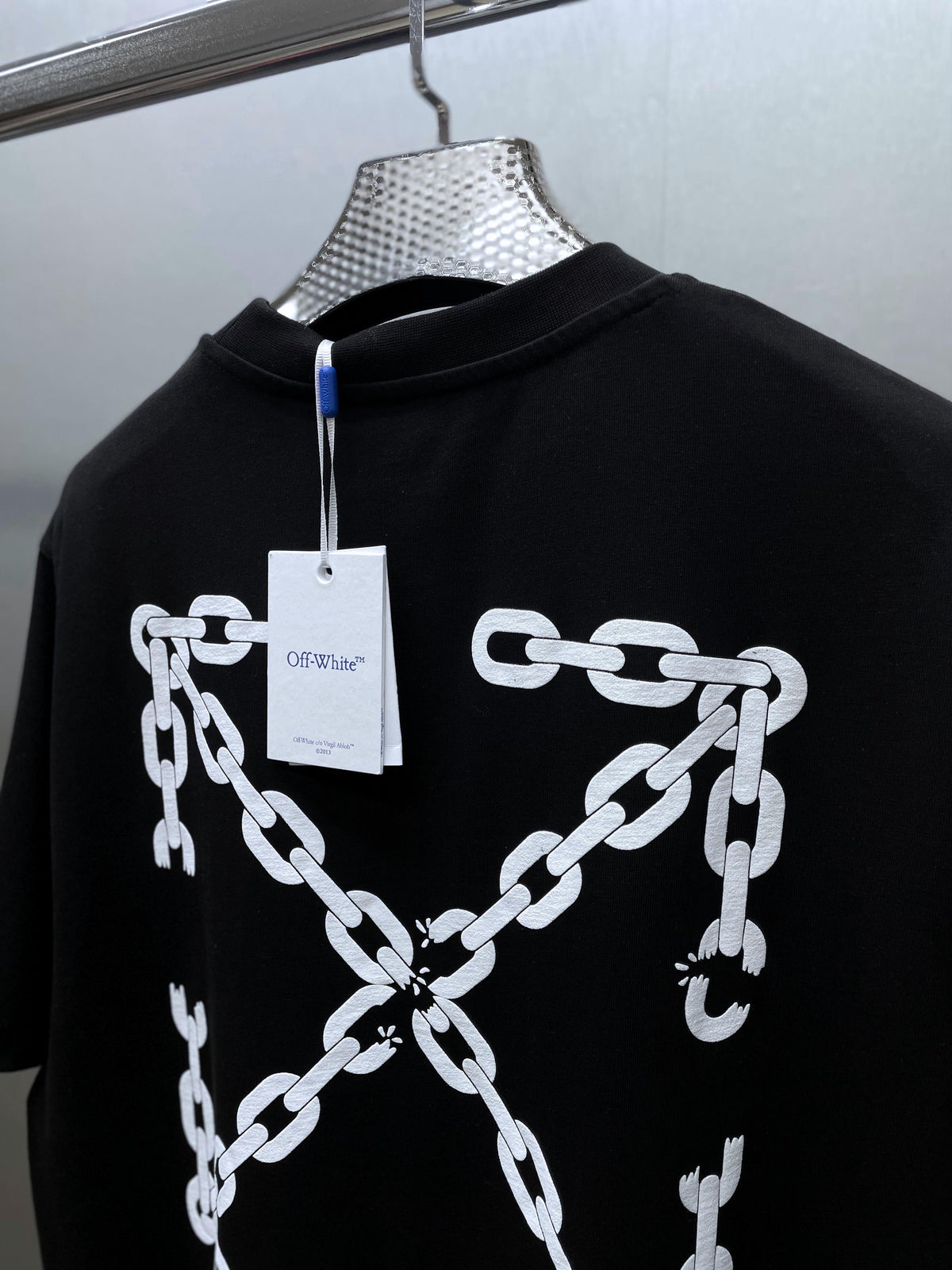 OFF WHITE