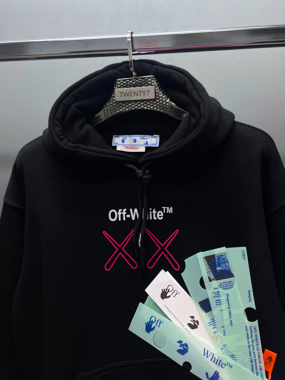 OFF WHITE