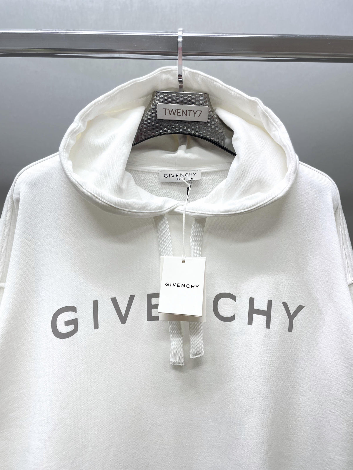 GIVENCHY