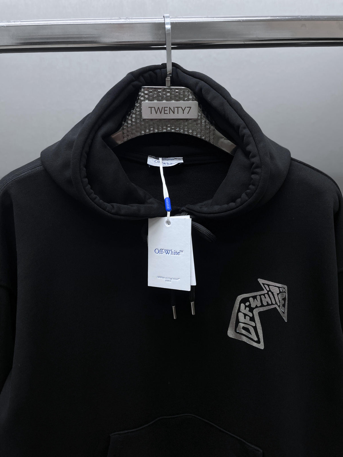 OFF WHITE