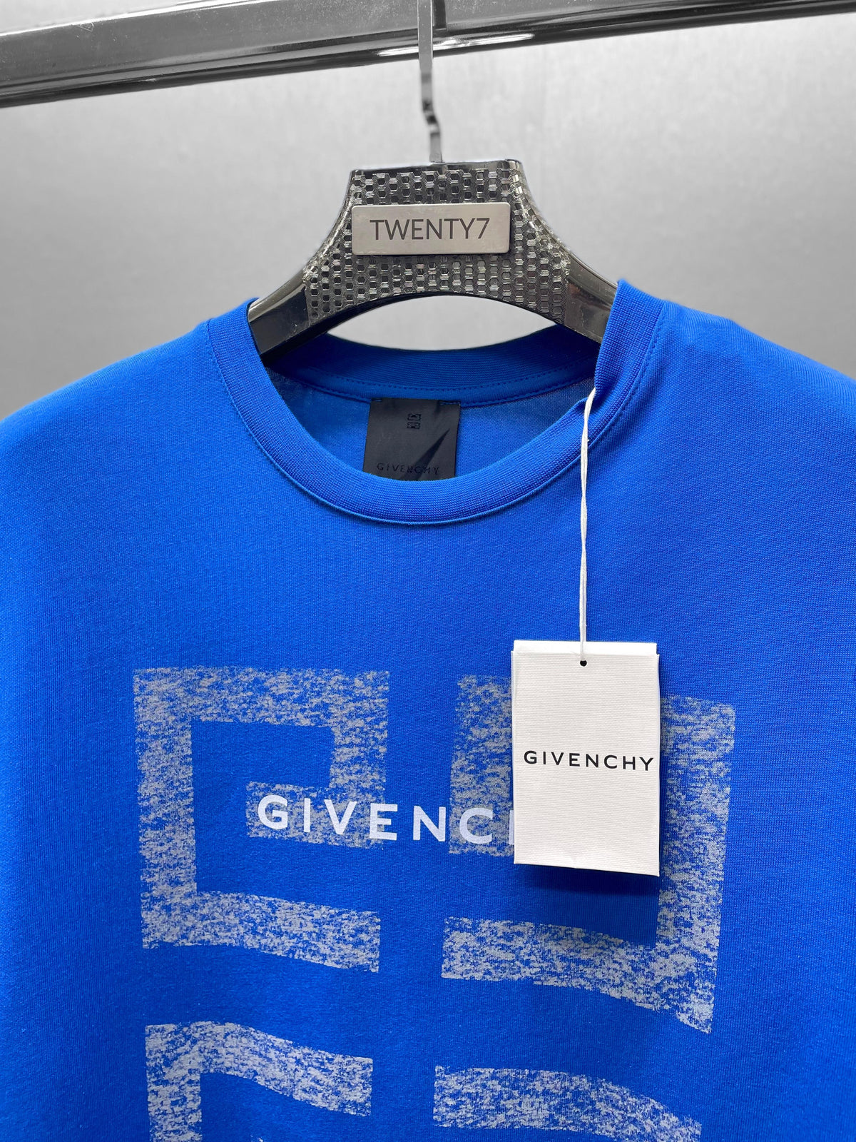 GIVENCHY