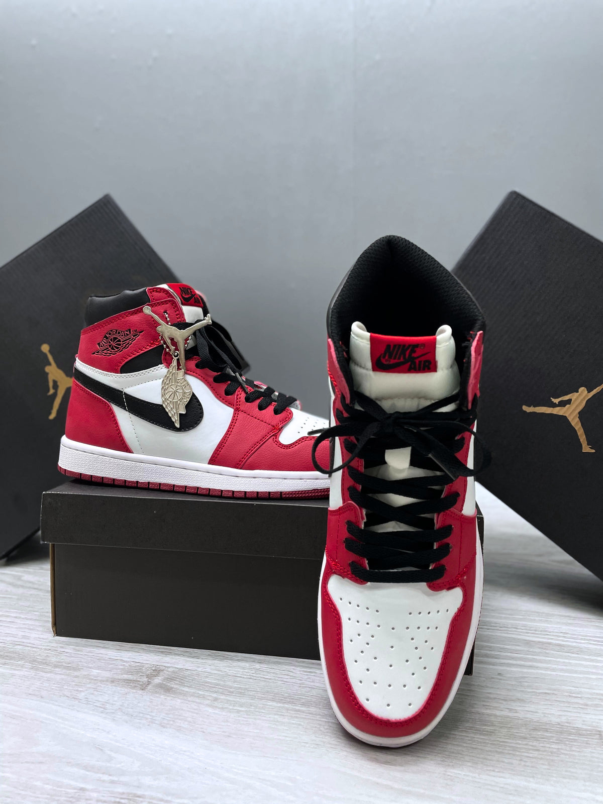 NIKE JORDAN