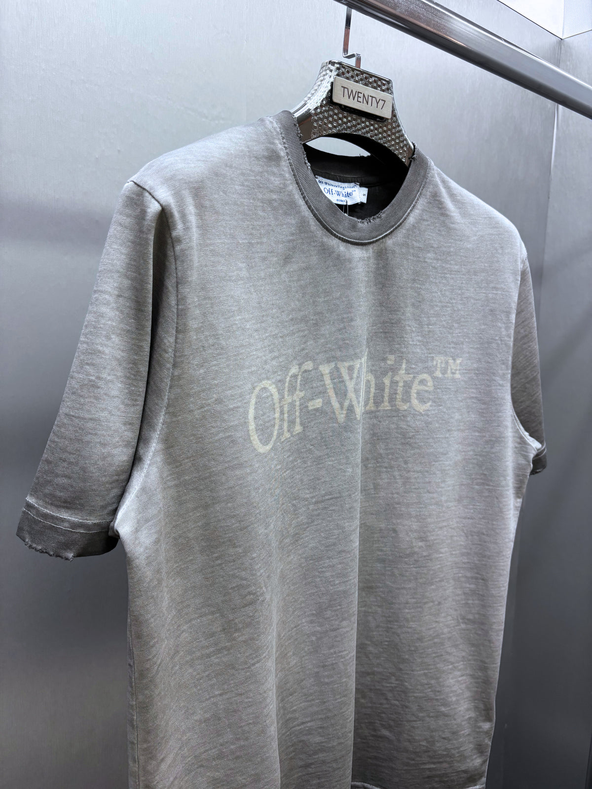 OFF WHITE