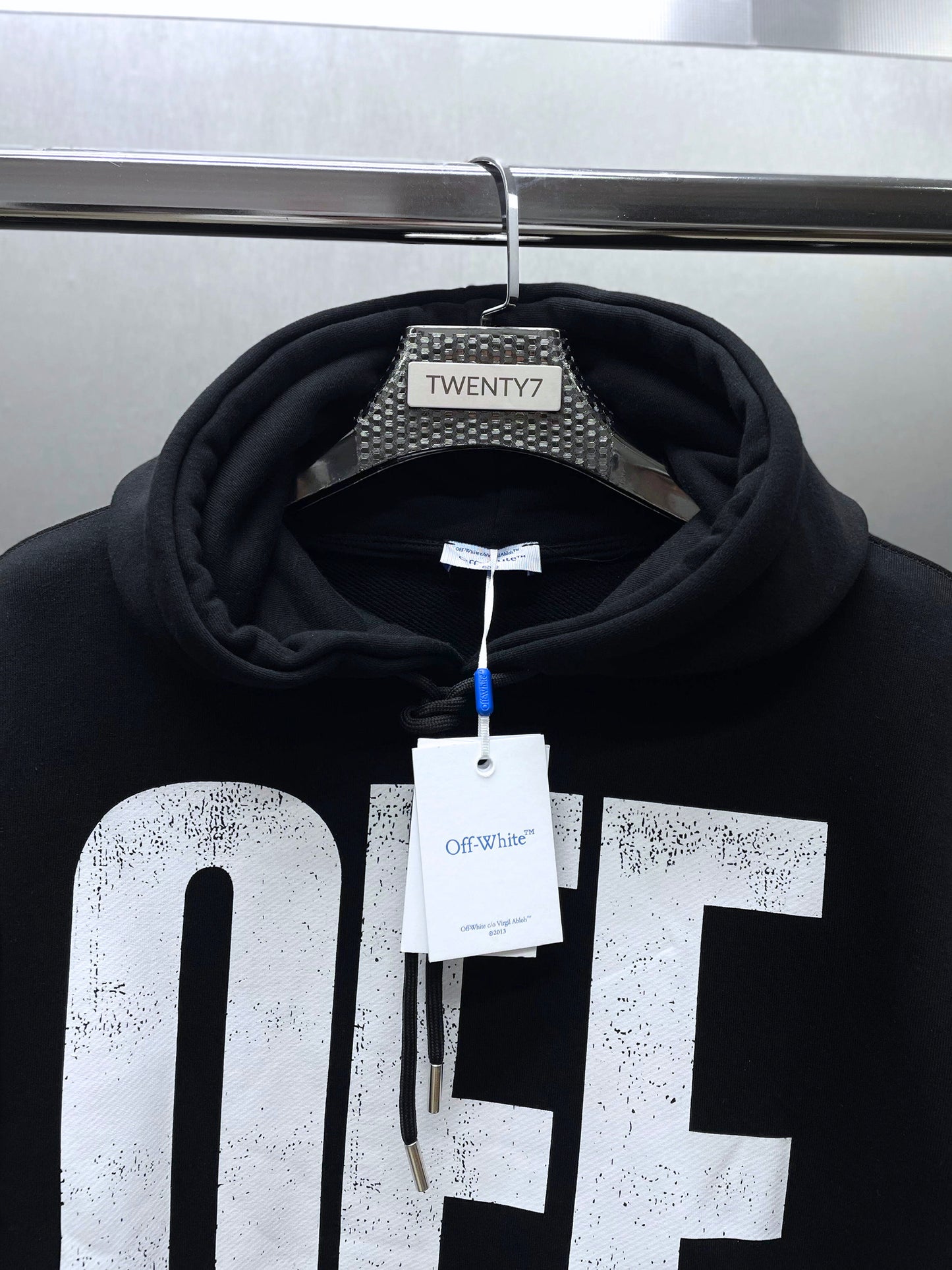 OFF WHITE