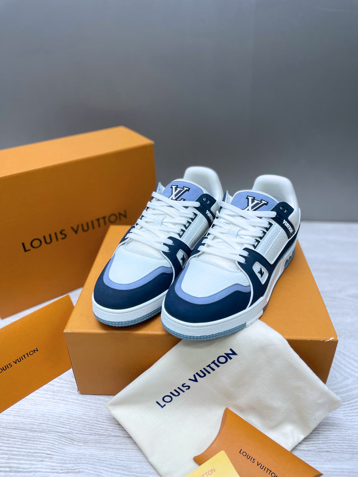LOUIS VUITTON