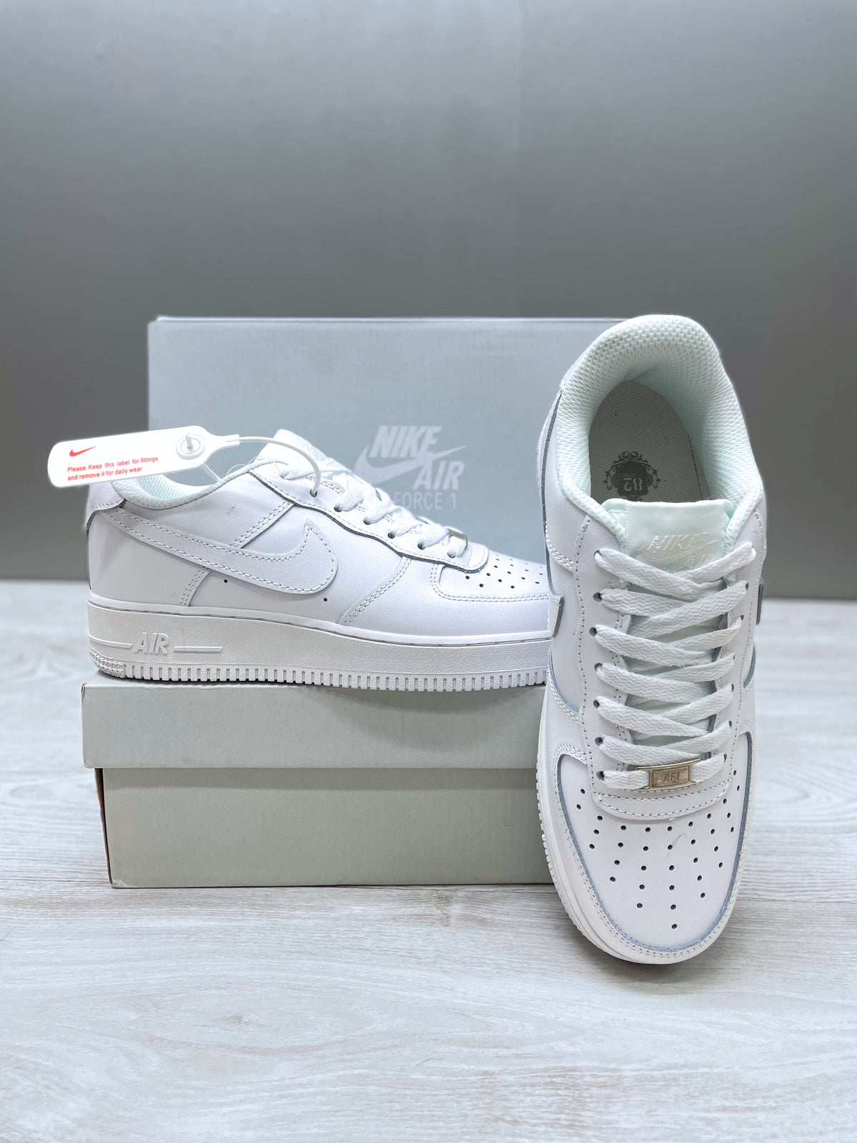 NIKE