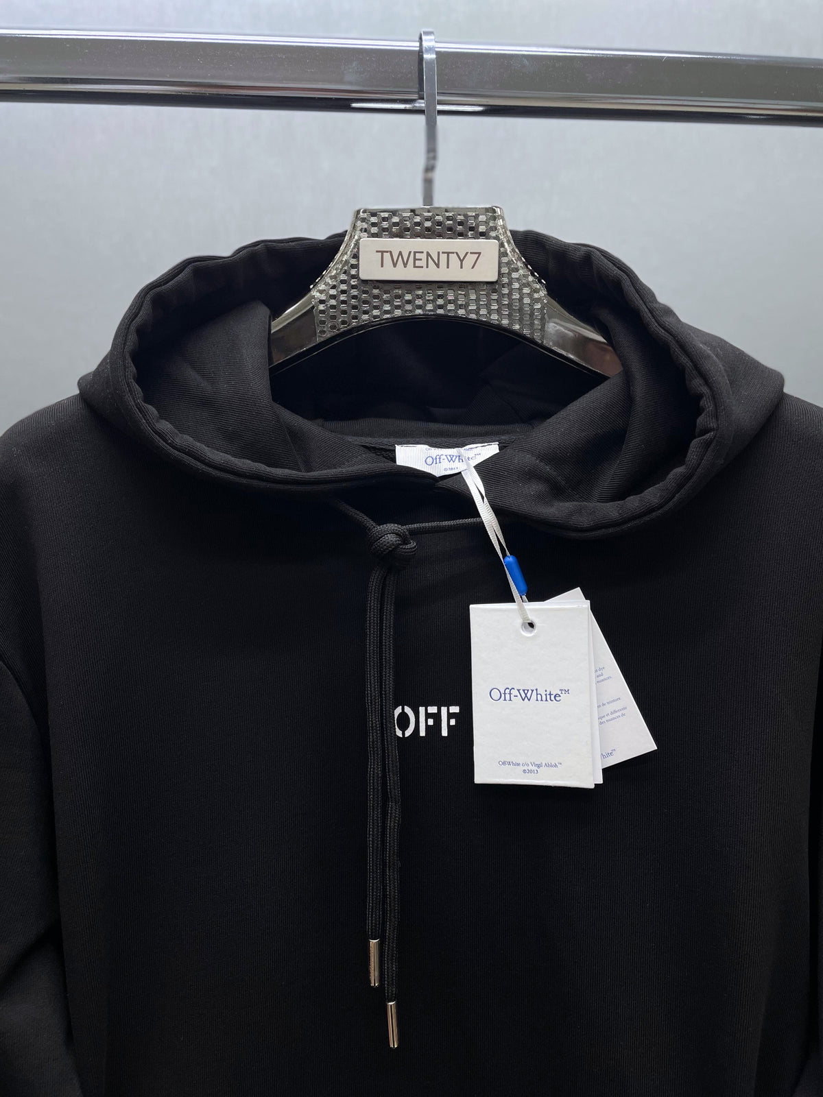OFF WHITE