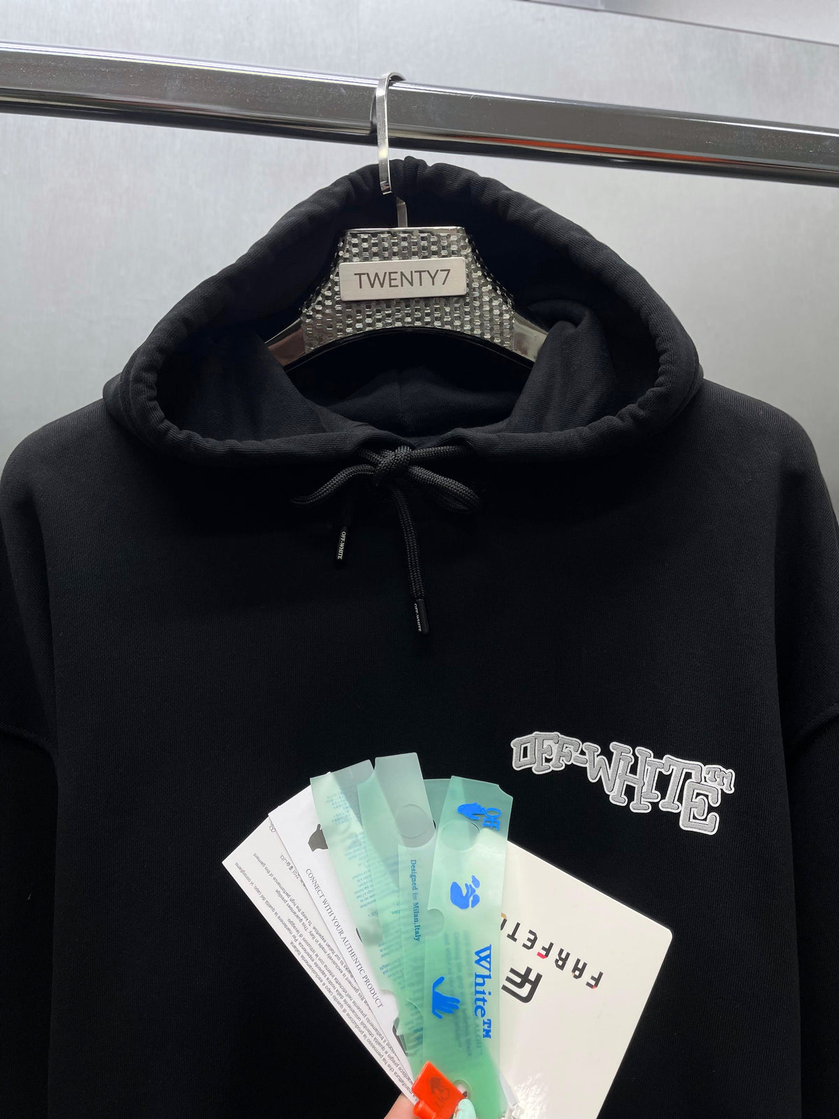 OFF WHITE