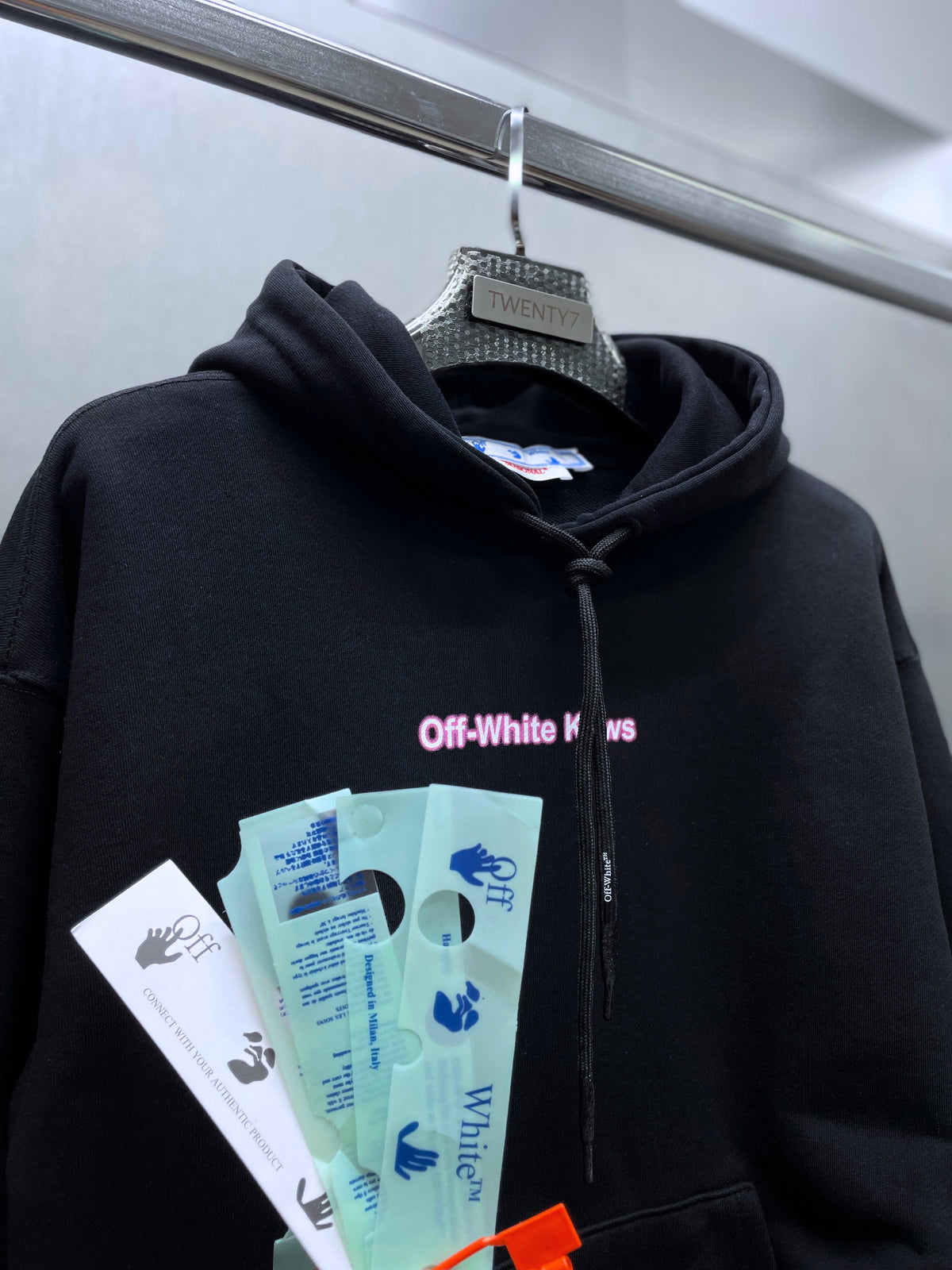 OFF WHITE
