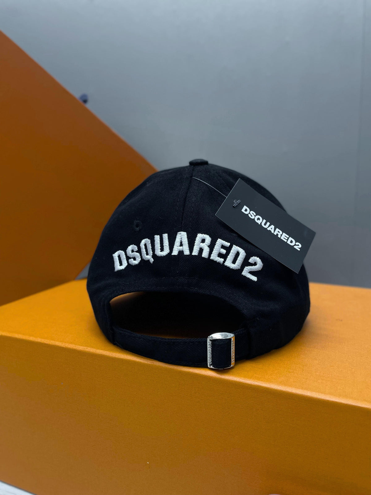 DSQUARED2