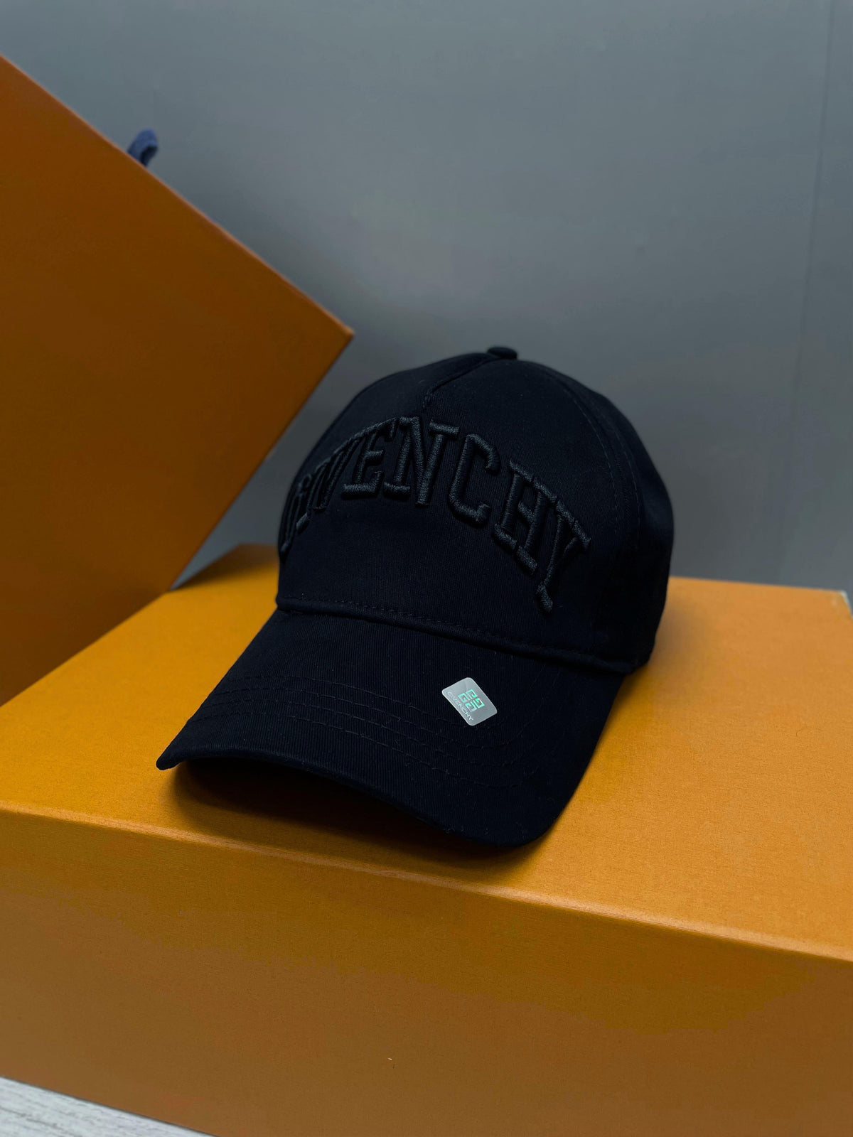 GIVENCHY