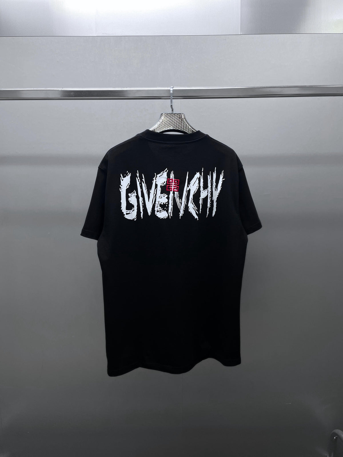 GIVENCHY