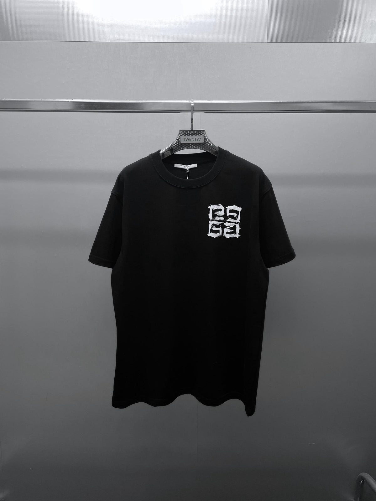 GIVENCHY