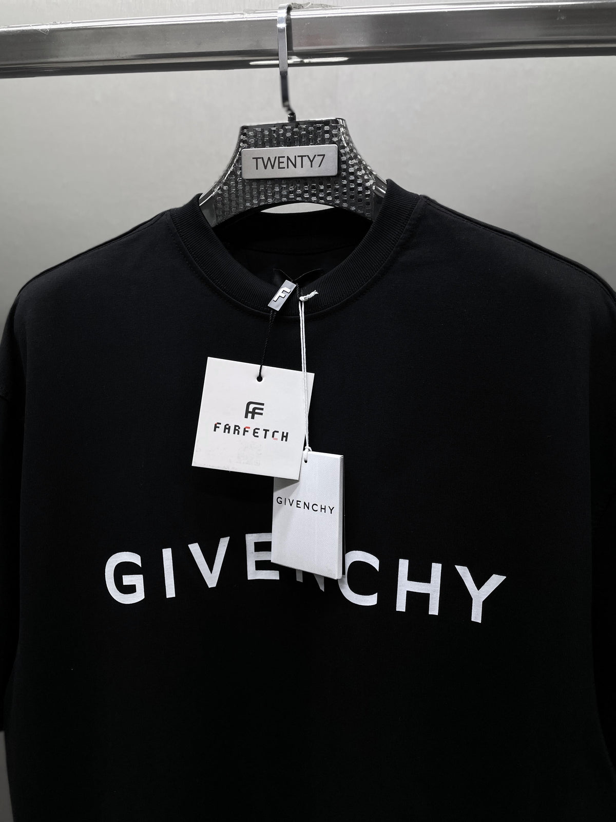 GIVENCHY