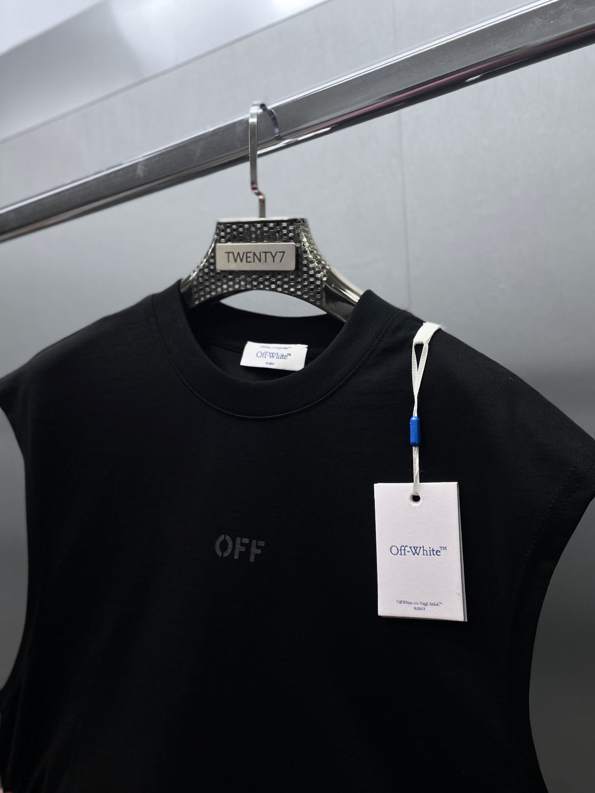 OFF WHITE