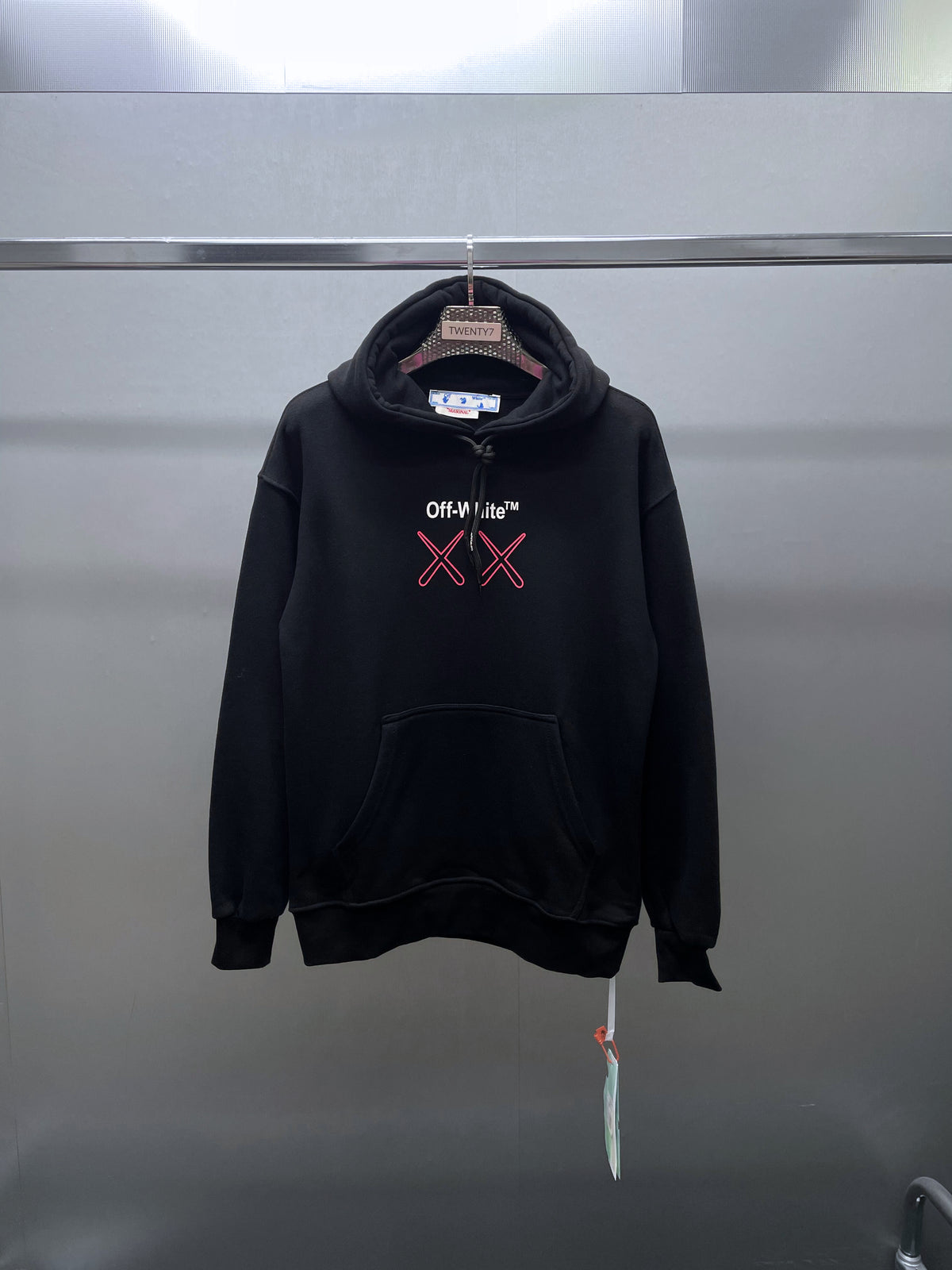 OFF WHITE