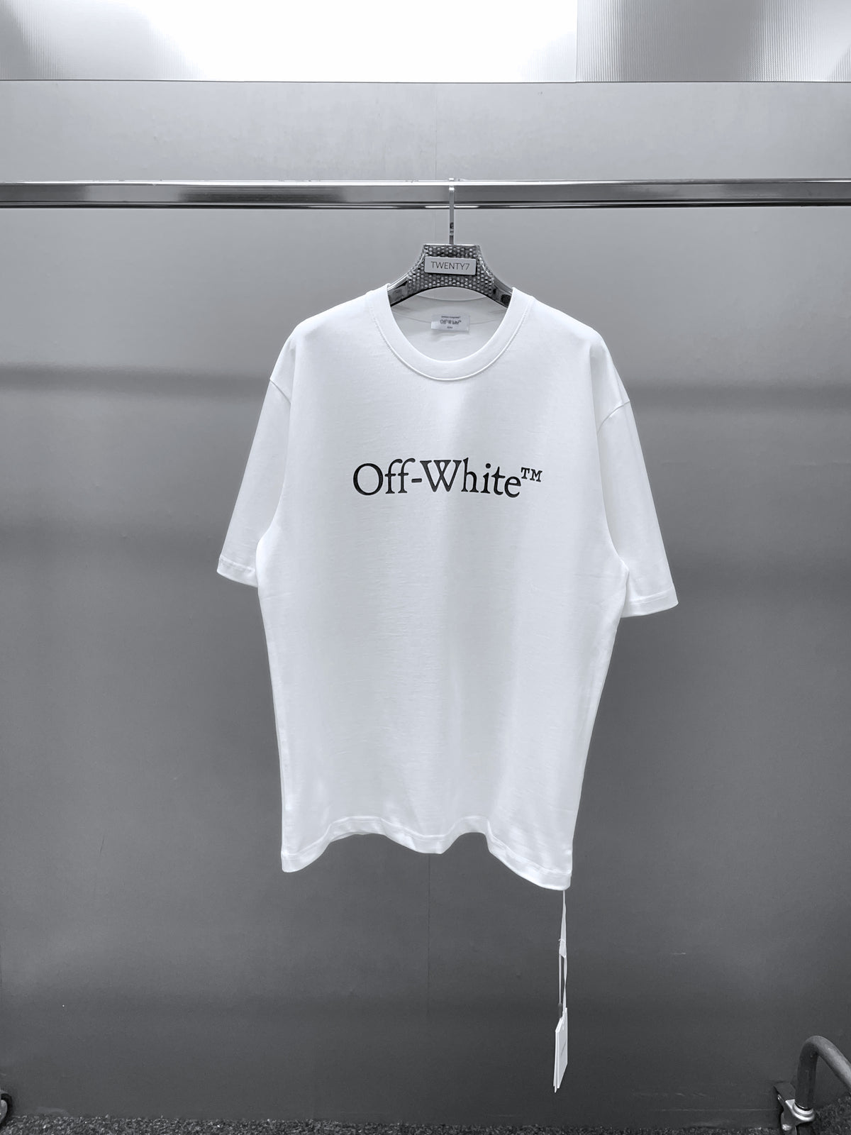 OFF WHITE