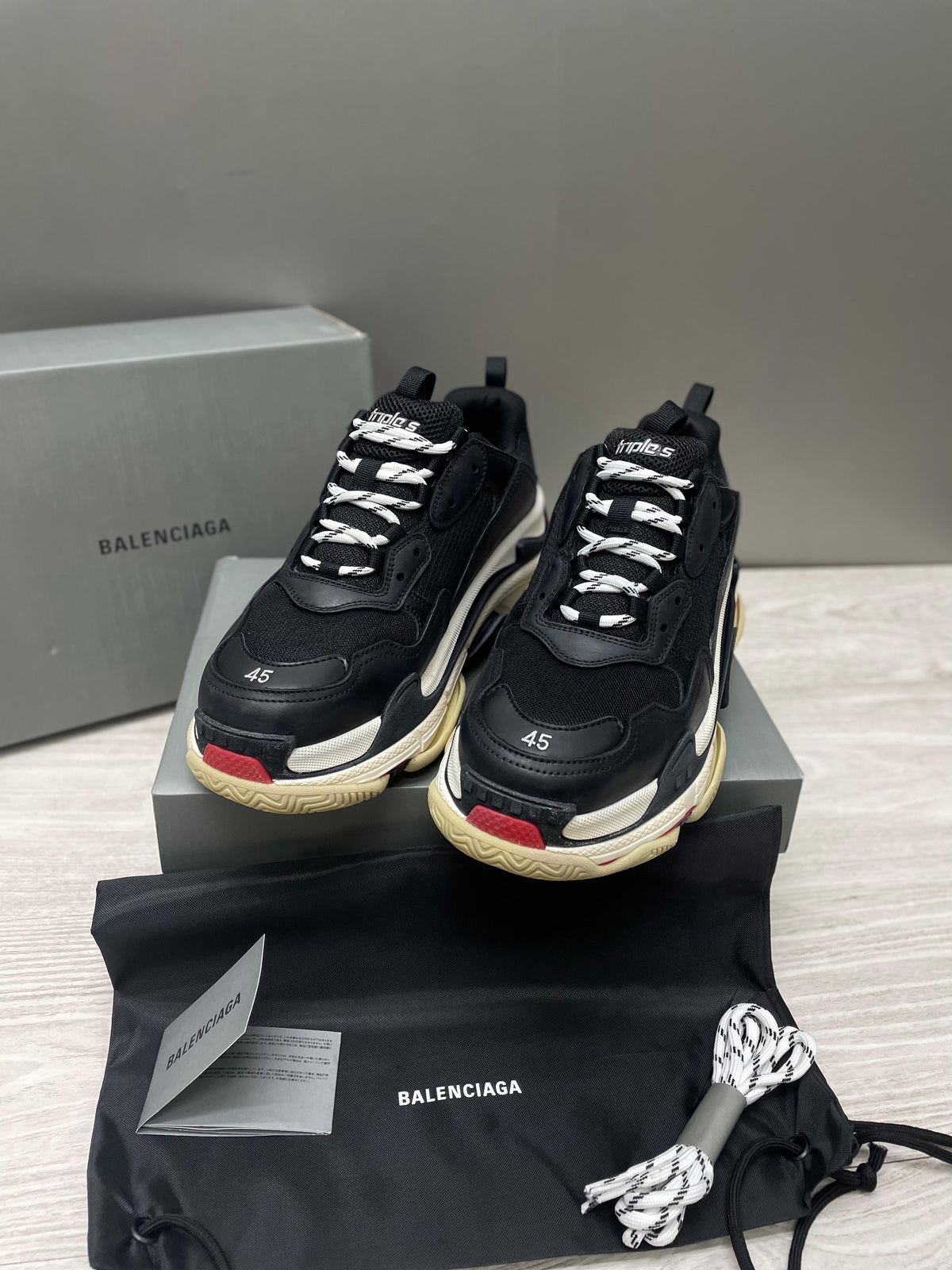 BALENCIAGA