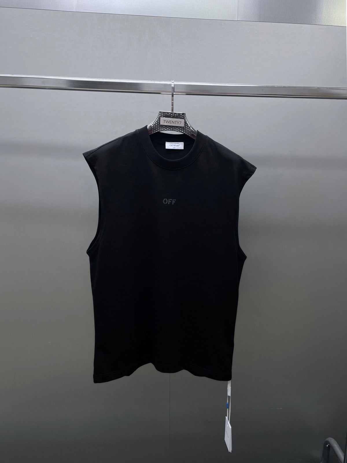 OFF WHITE
