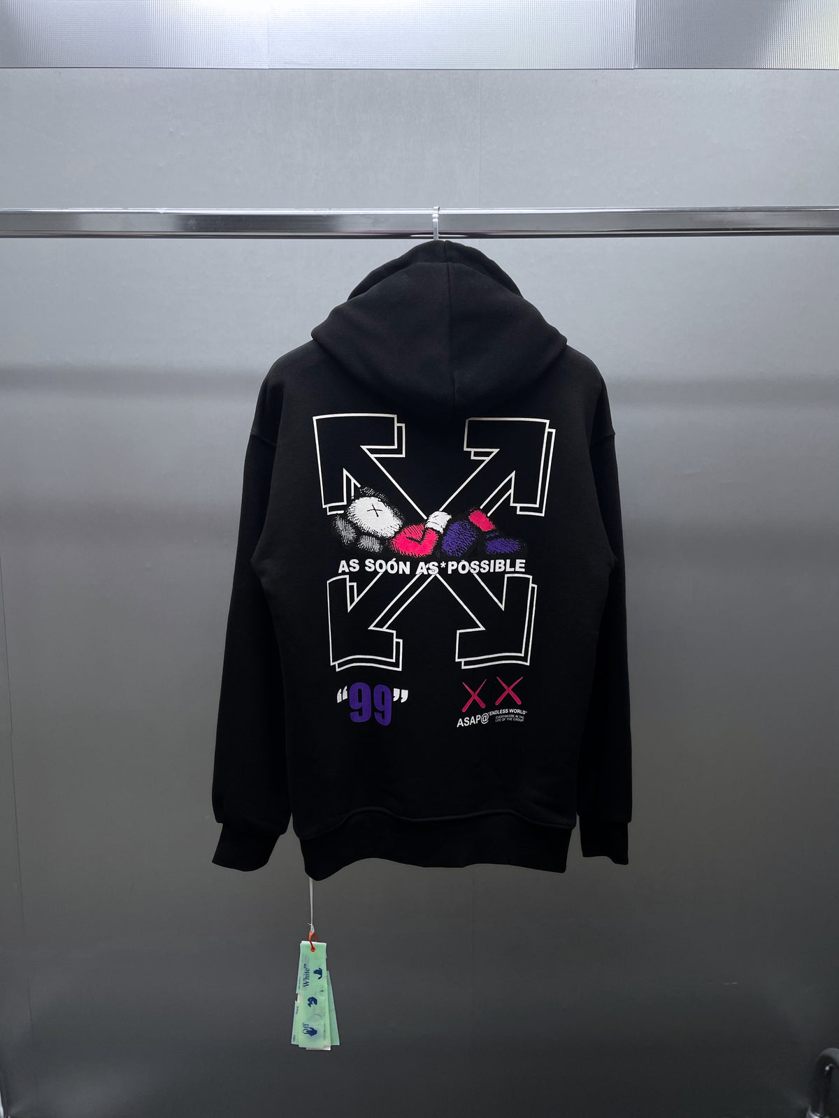 OFF WHITE