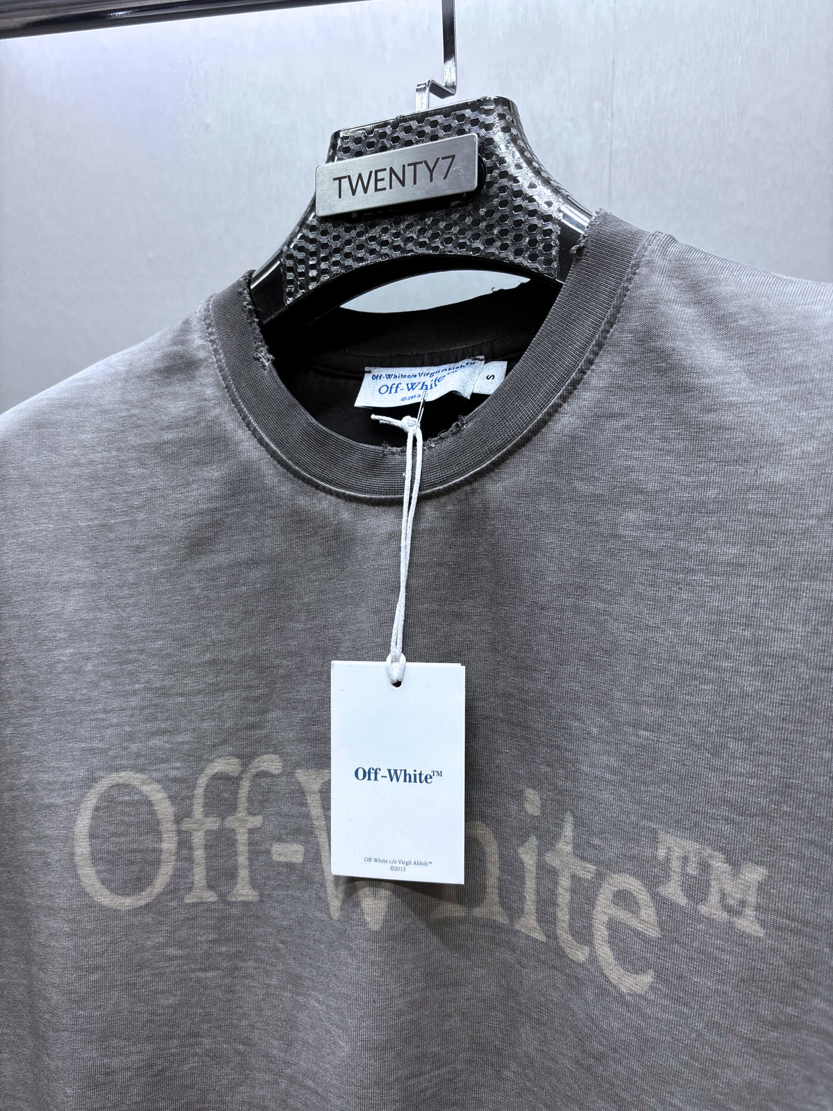 OFF WHITE