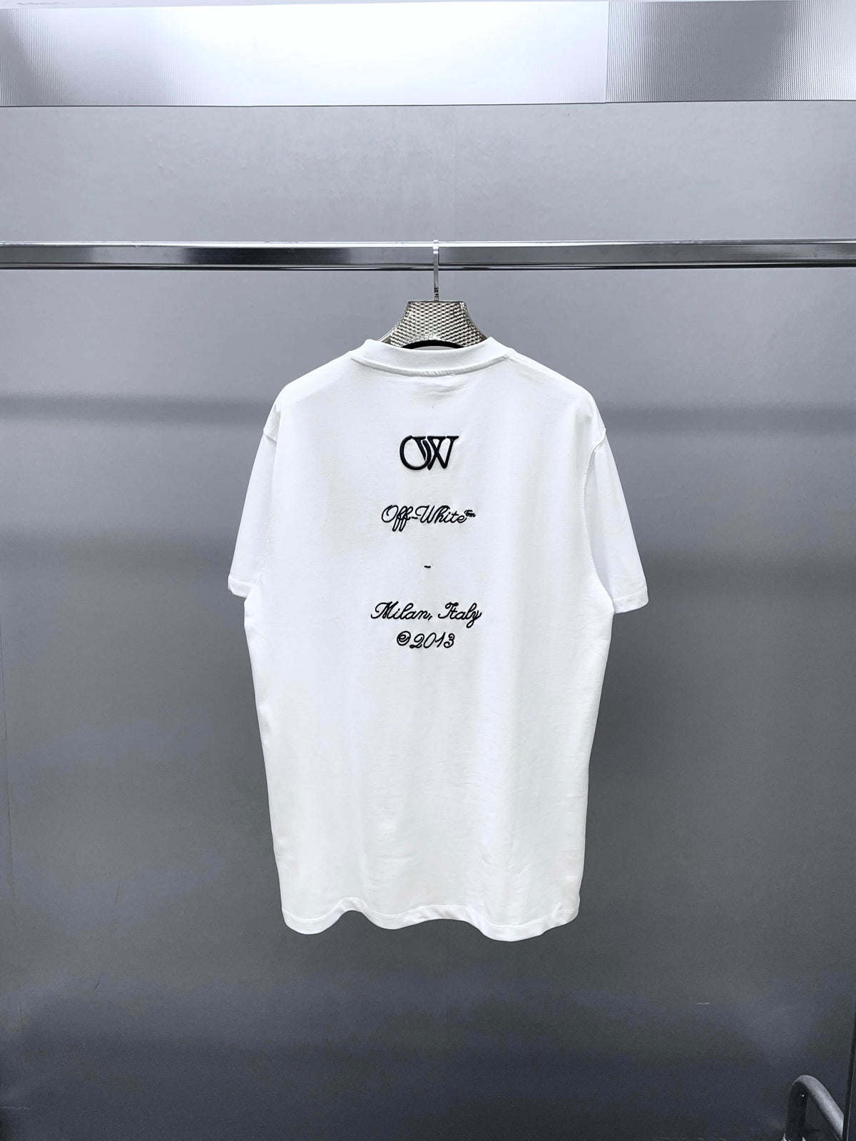 OFF WHITE