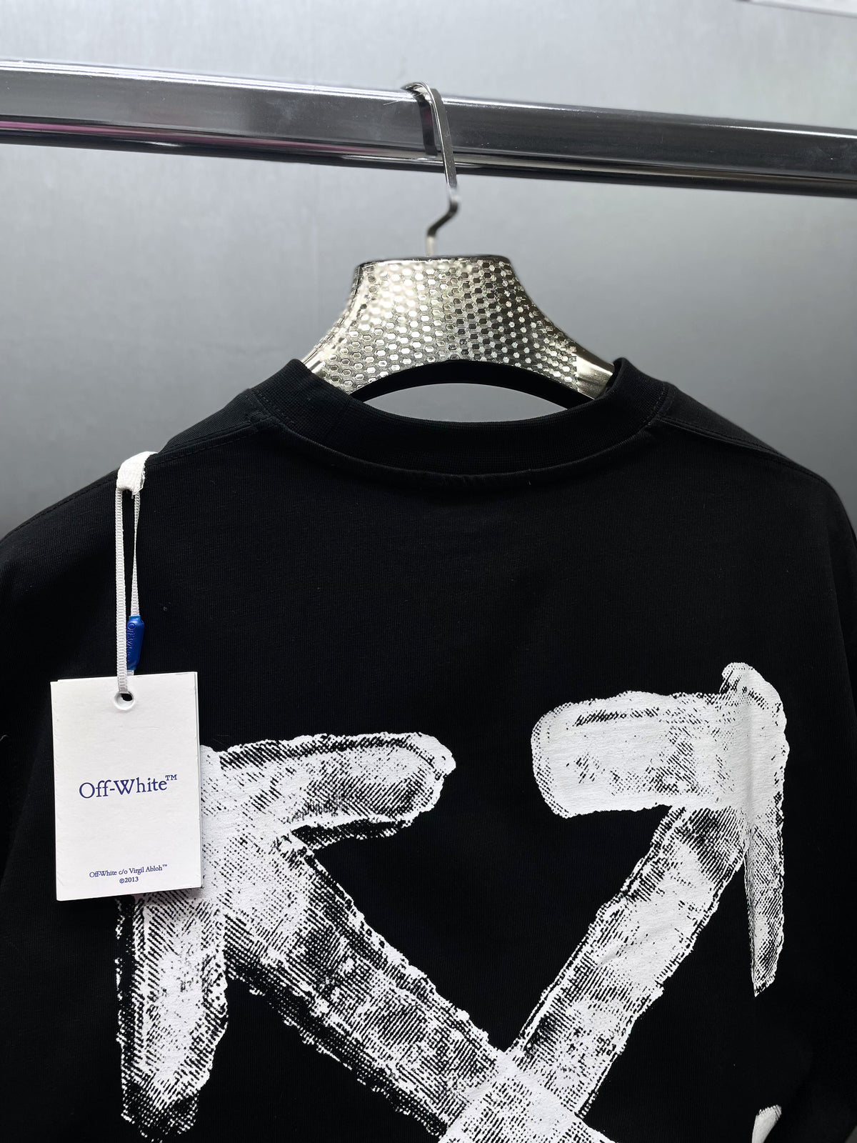 OFF WHITE