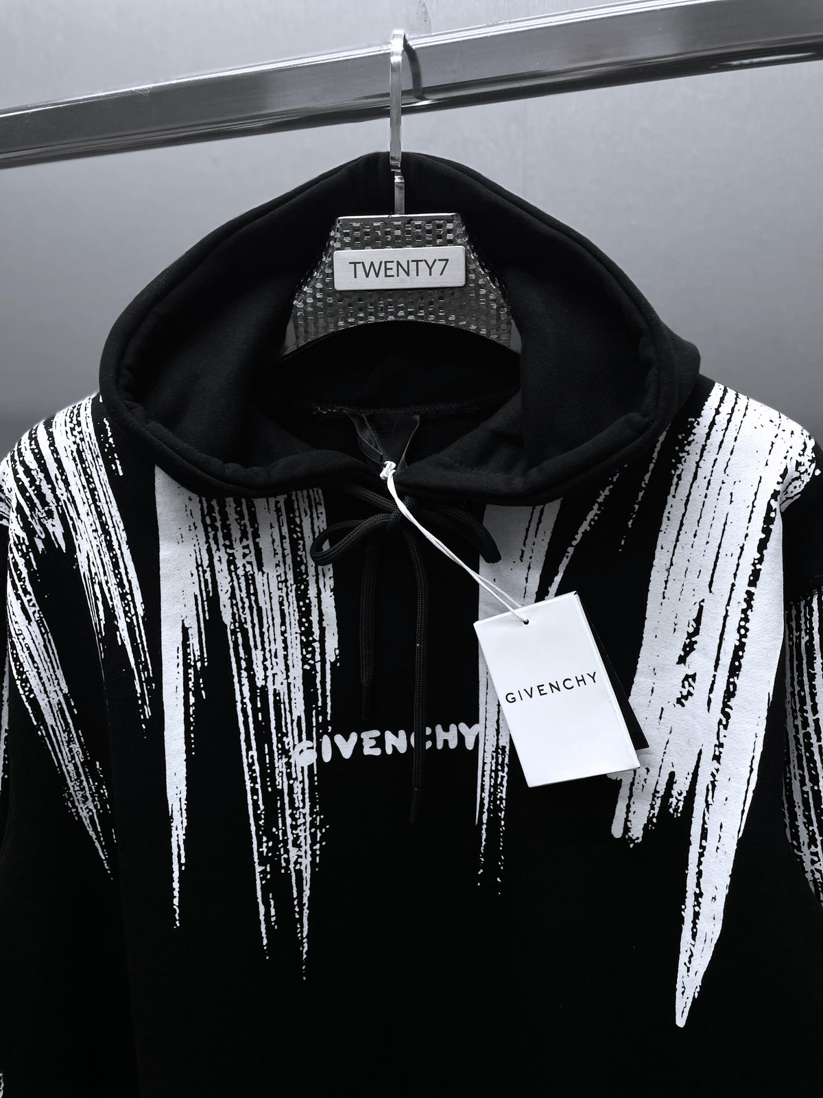 GIVENCHY