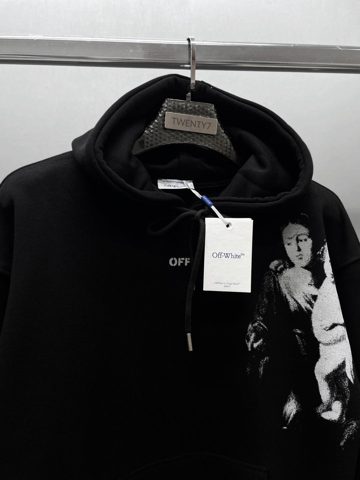OFF WHITE