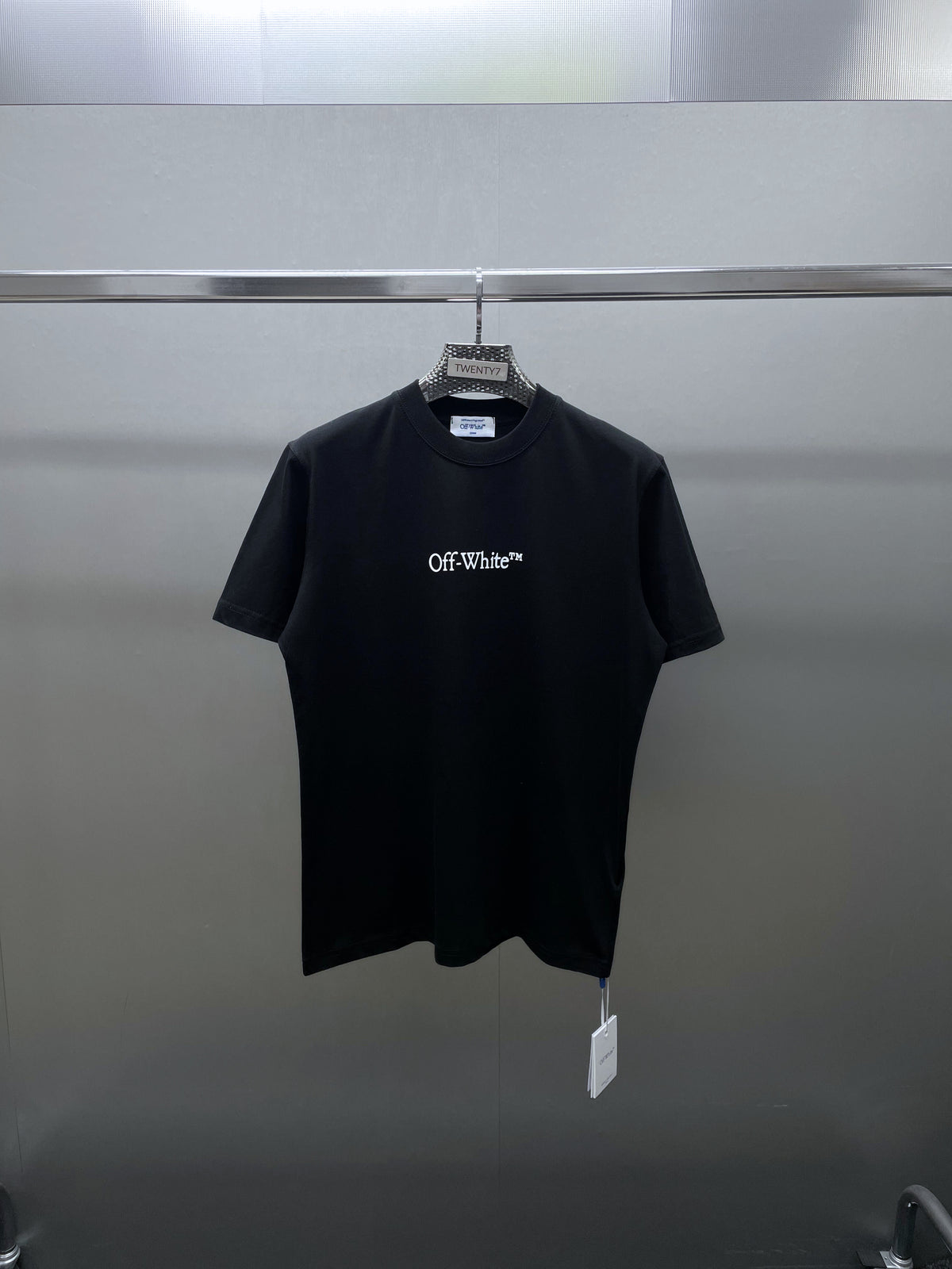 OFF WHITE