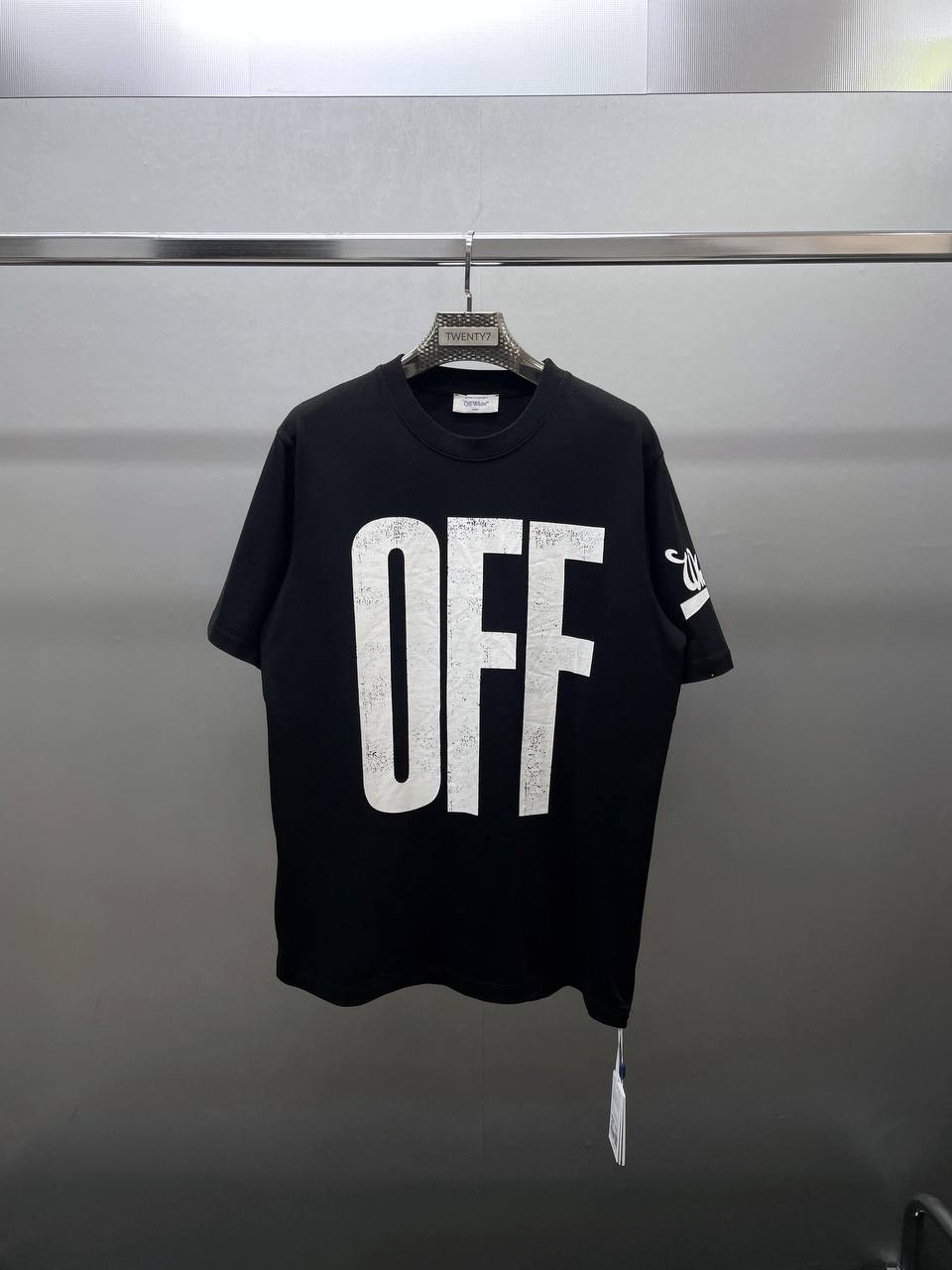 OFF WHITE