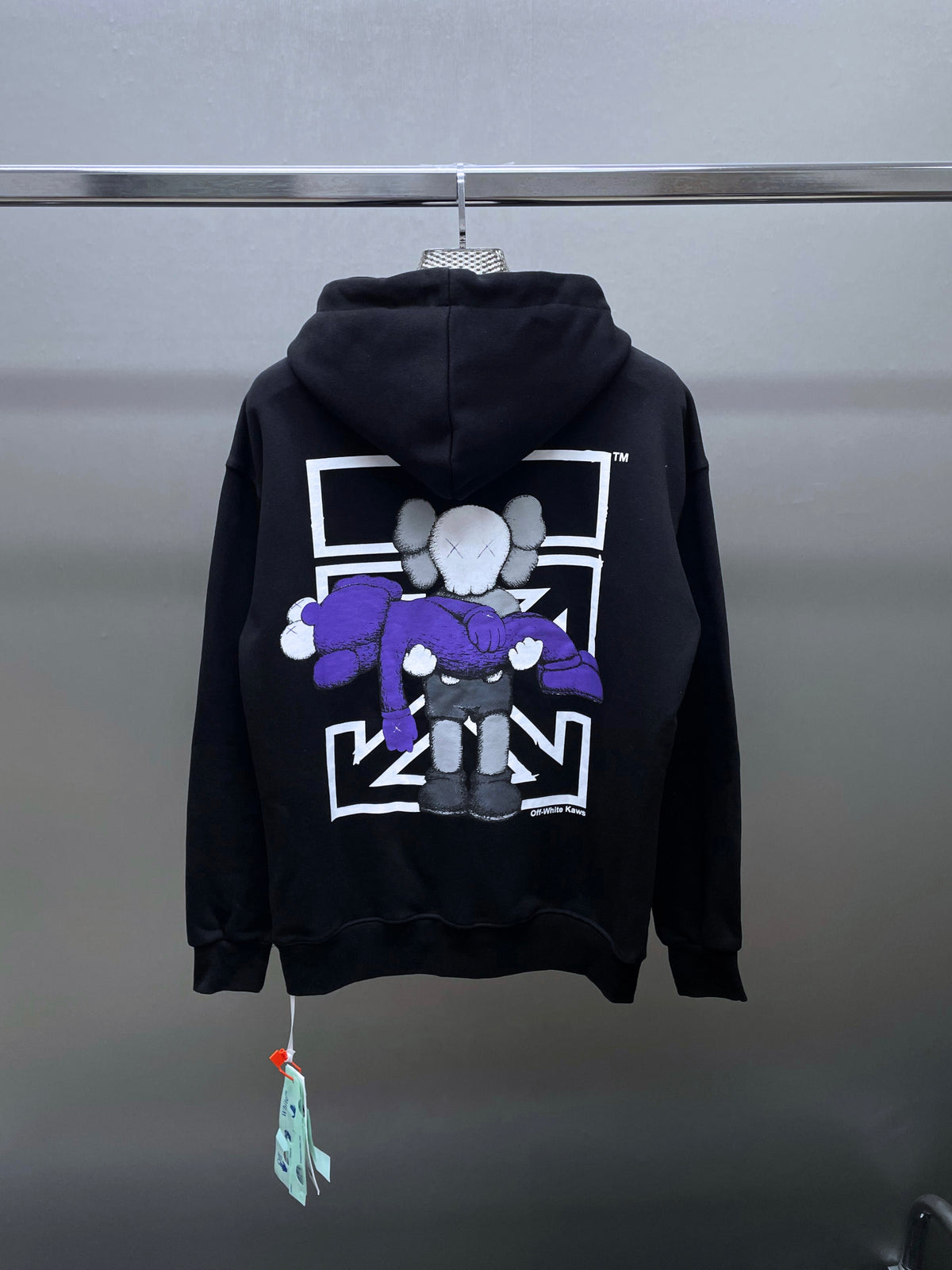 OFF WHITE