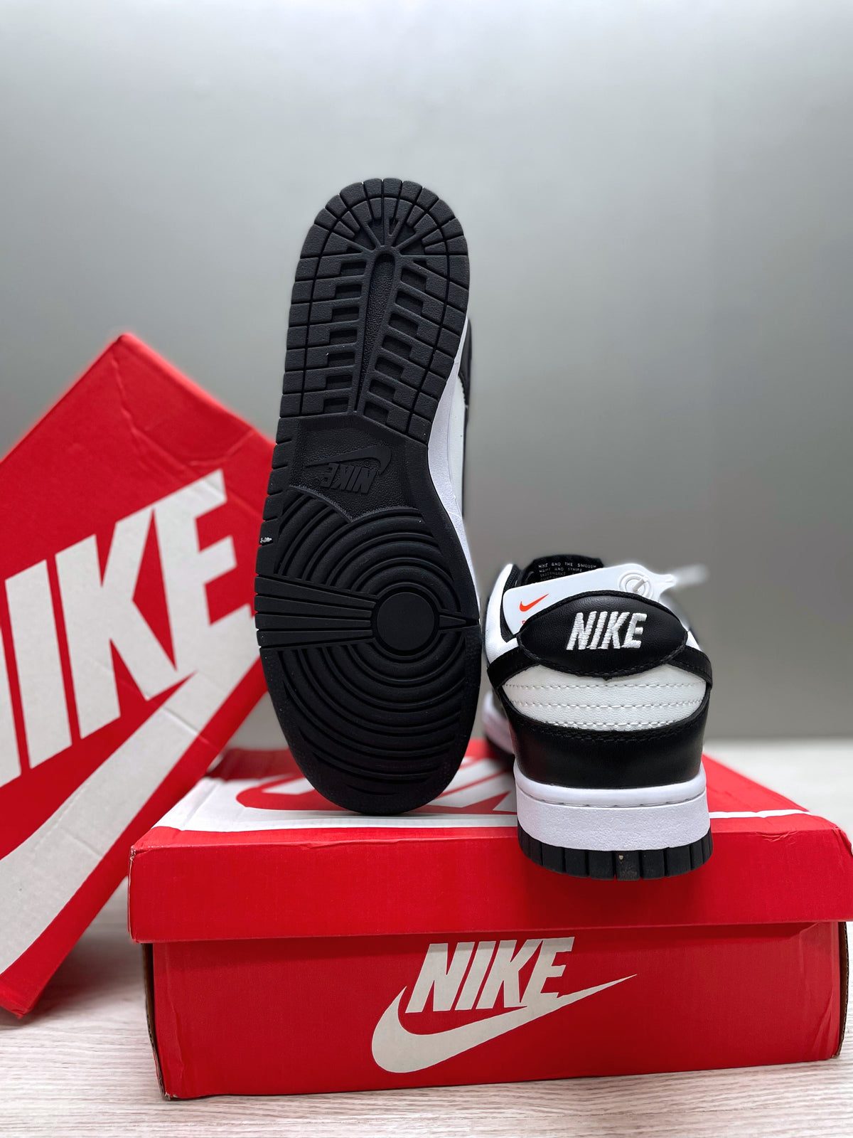 NIKE