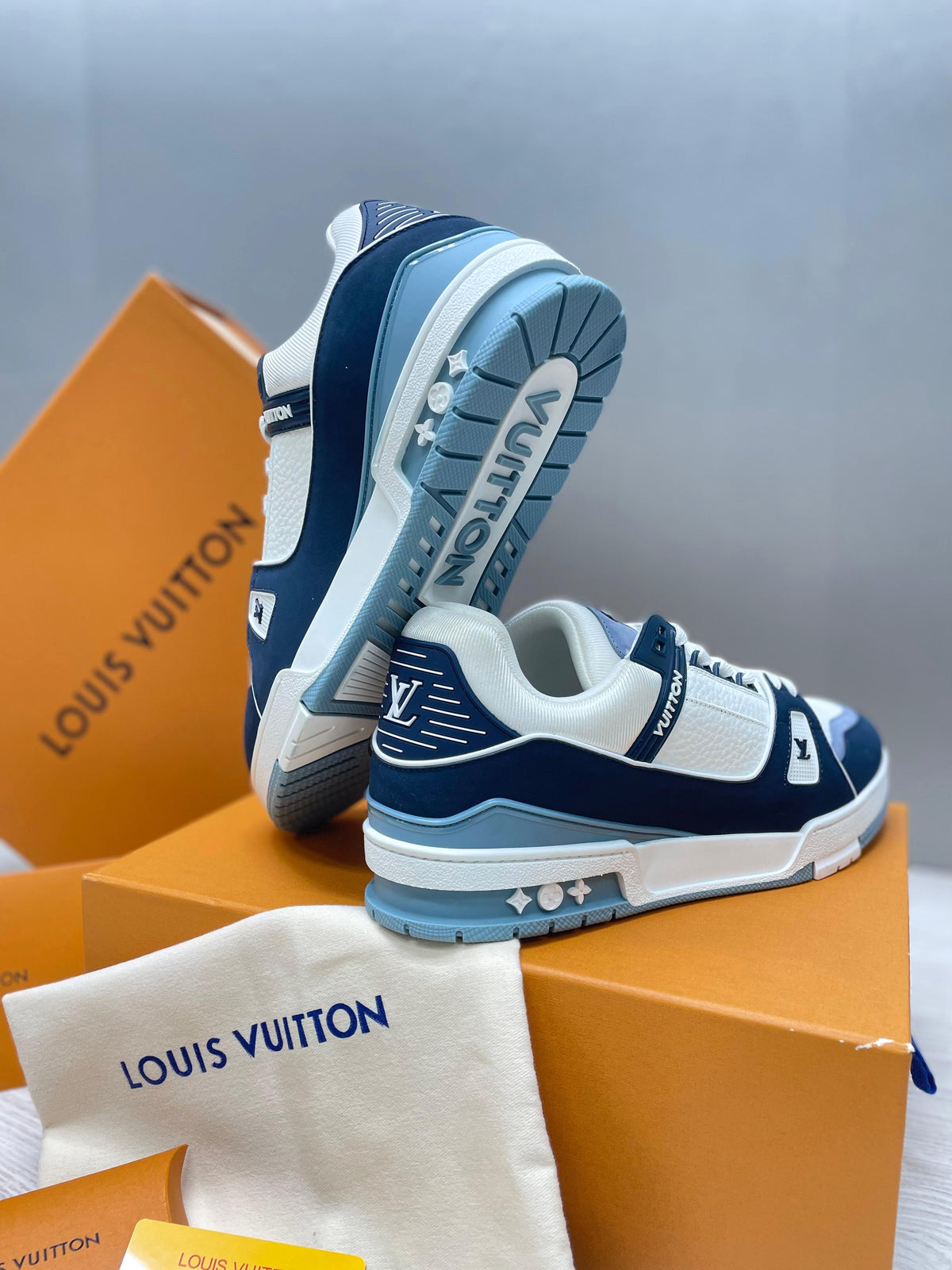 LOUIS VUITTON