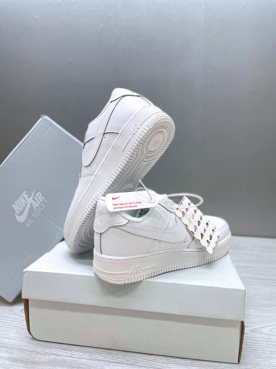 NIKE