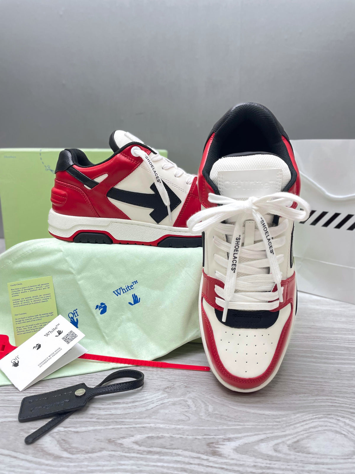 OFF WHITE