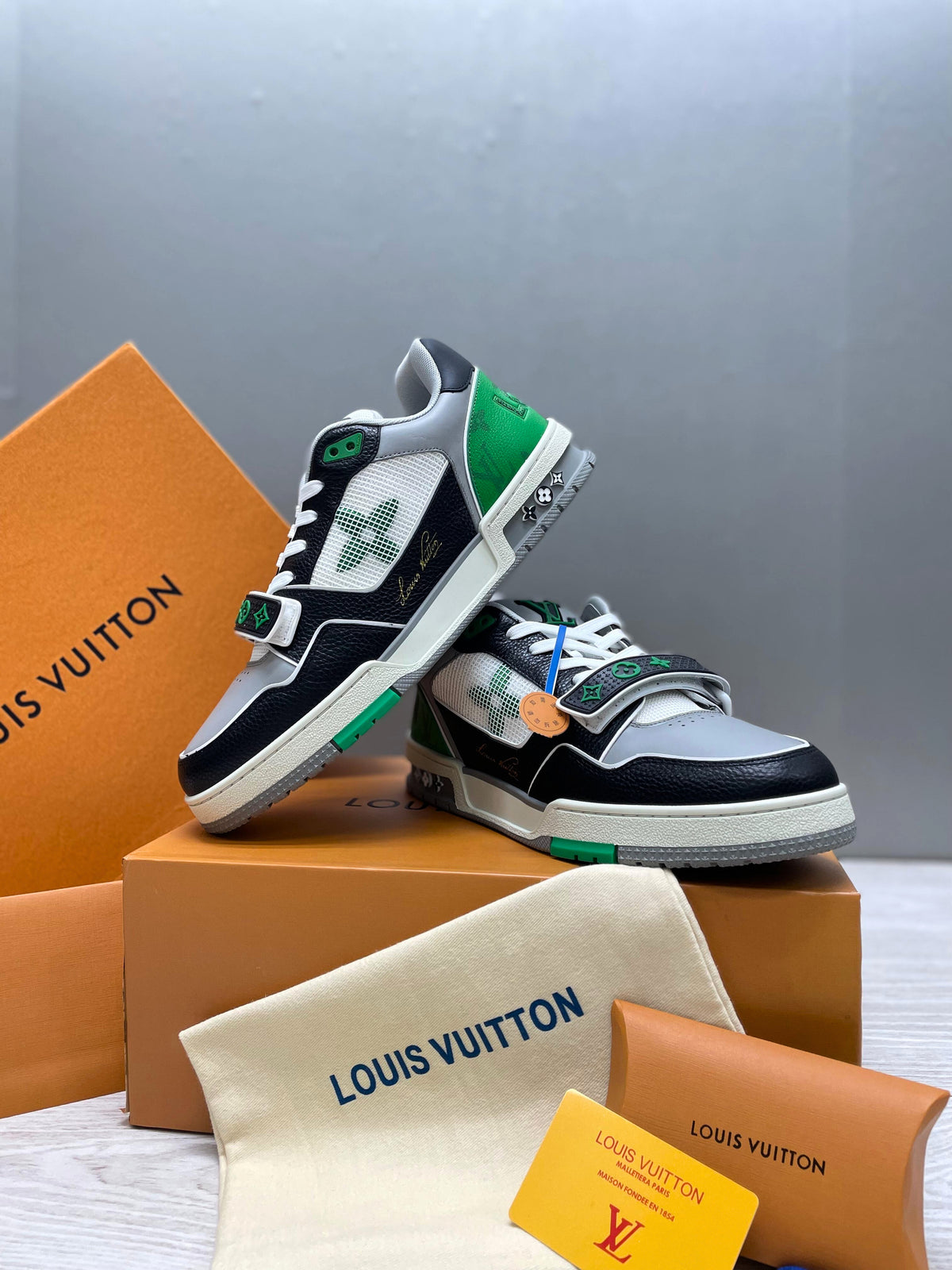 LOUIS VUITTON