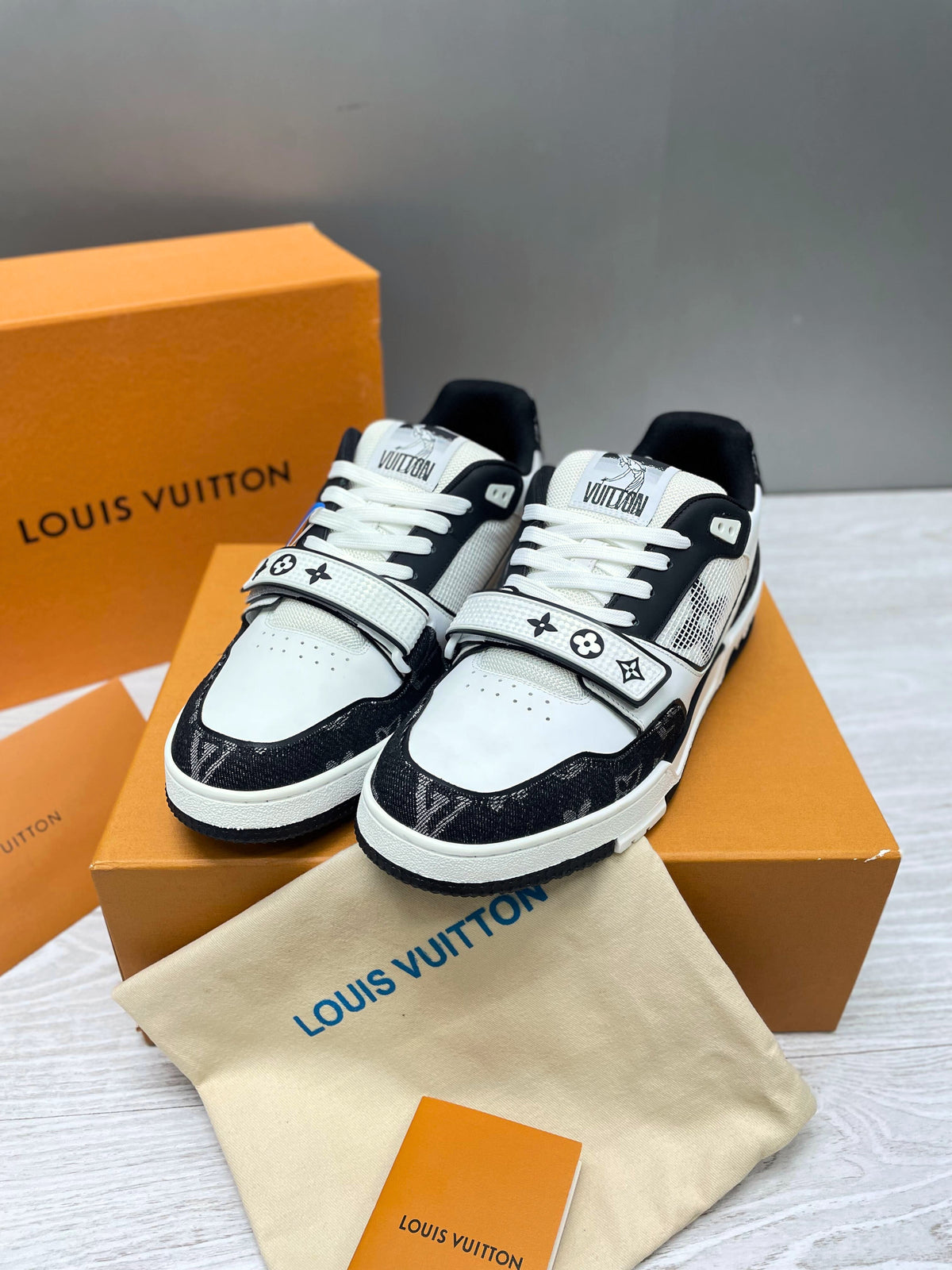 LOUIS VUITTON