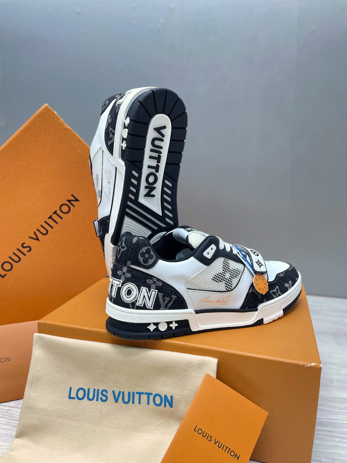 LOUIS VUITTON
