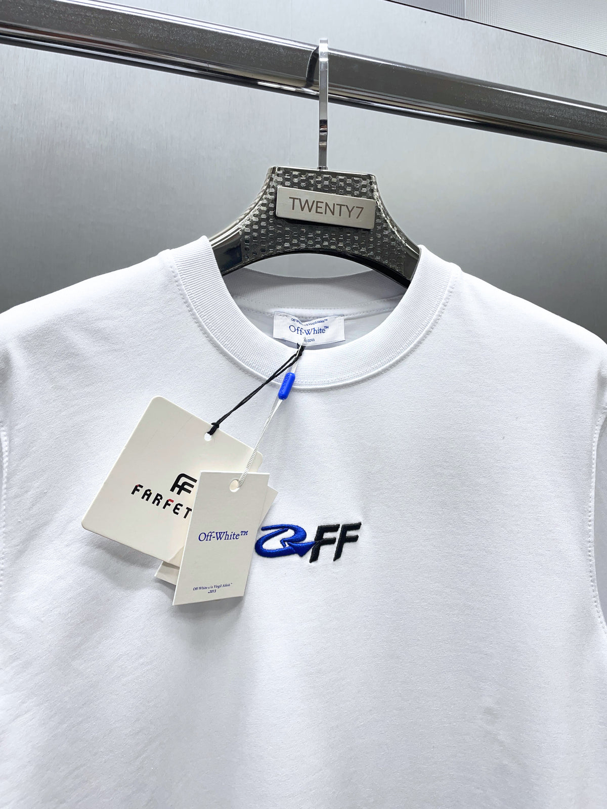 OFF WHITE