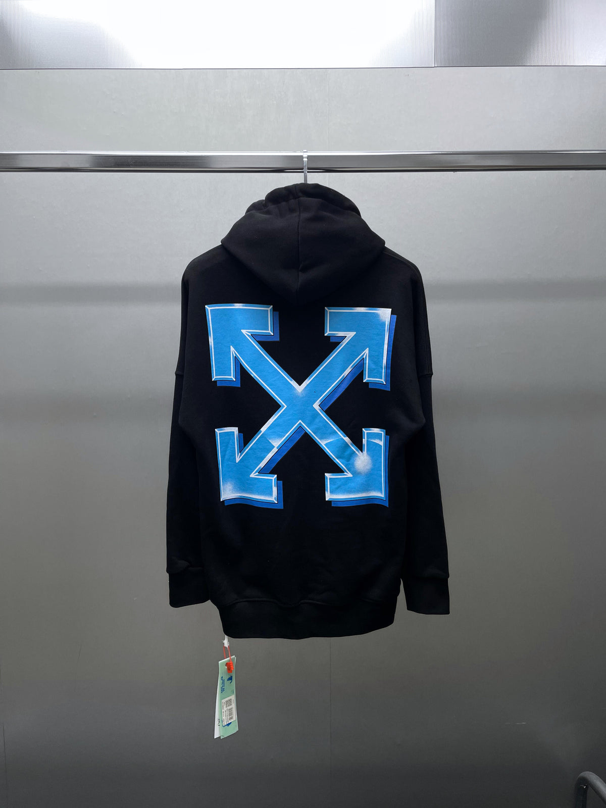 OFF WHITE