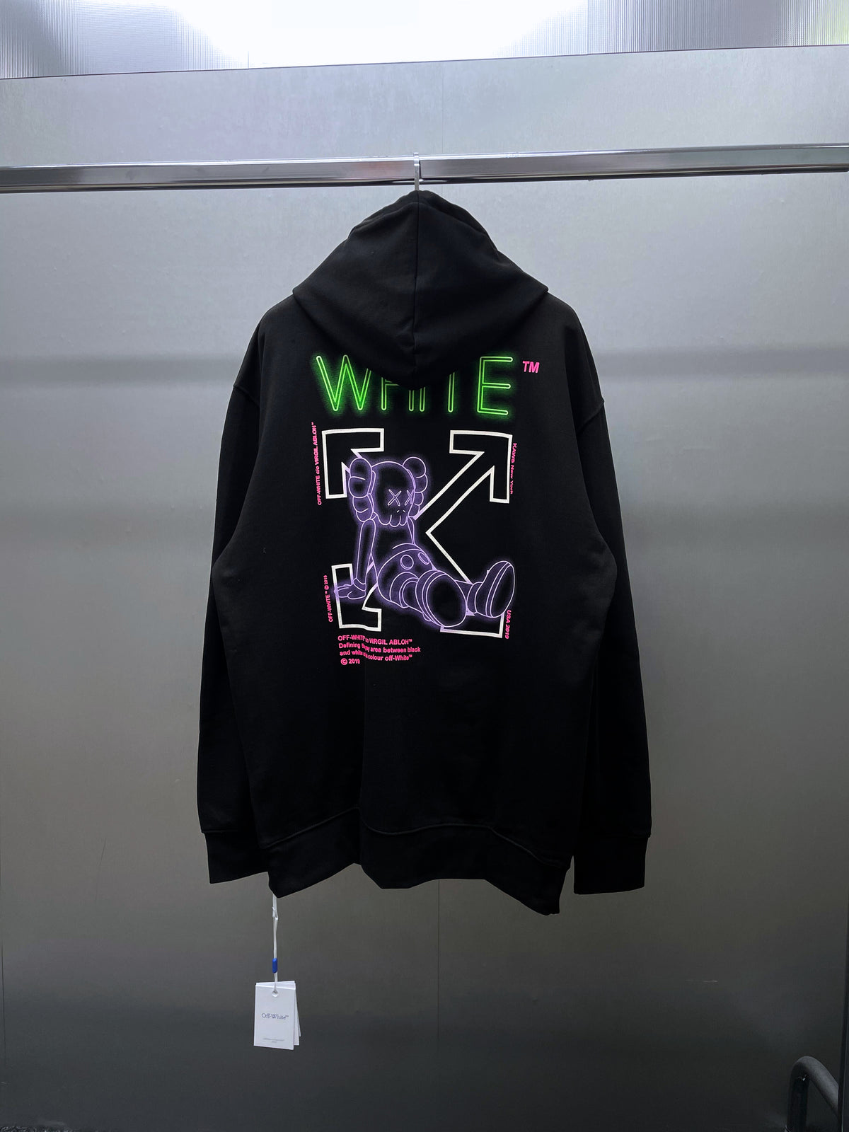 OFF WHITE