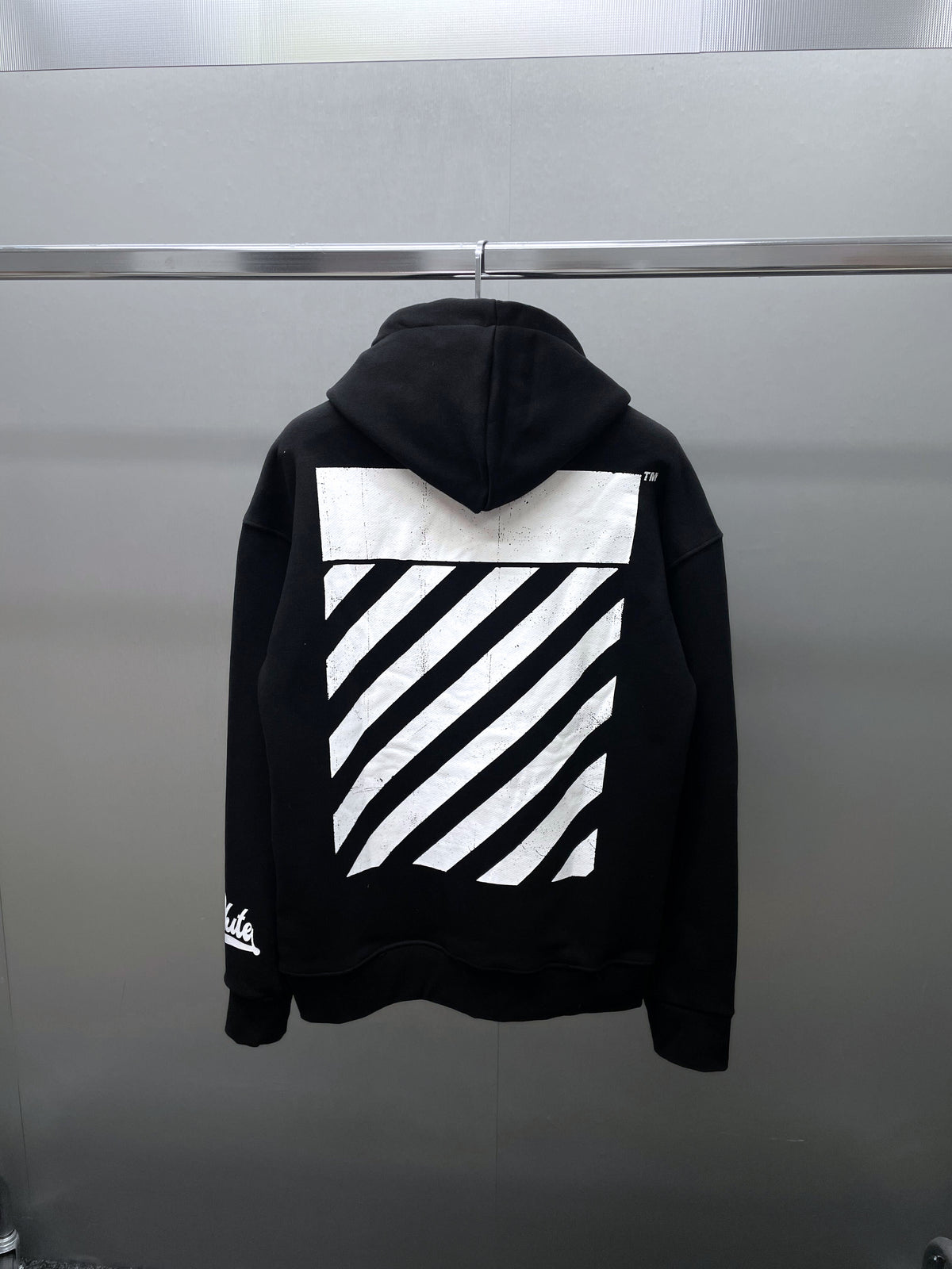 OFF WHITE
