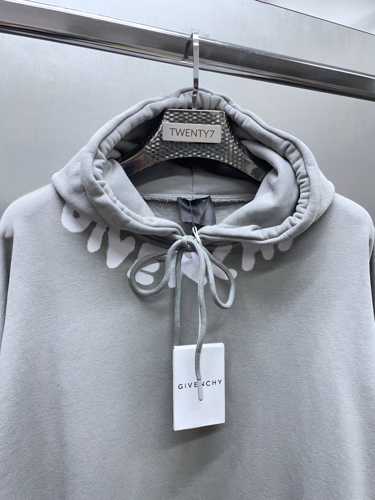 GIVENCHY