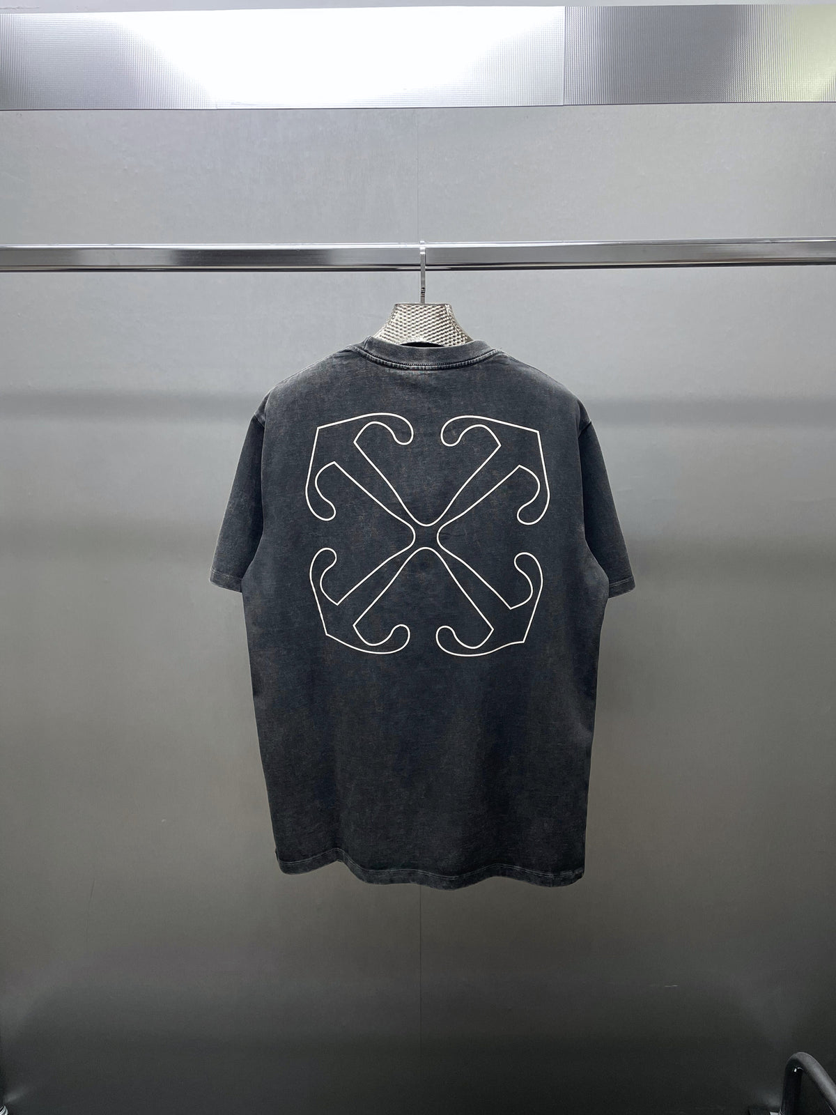 OFF WHITE