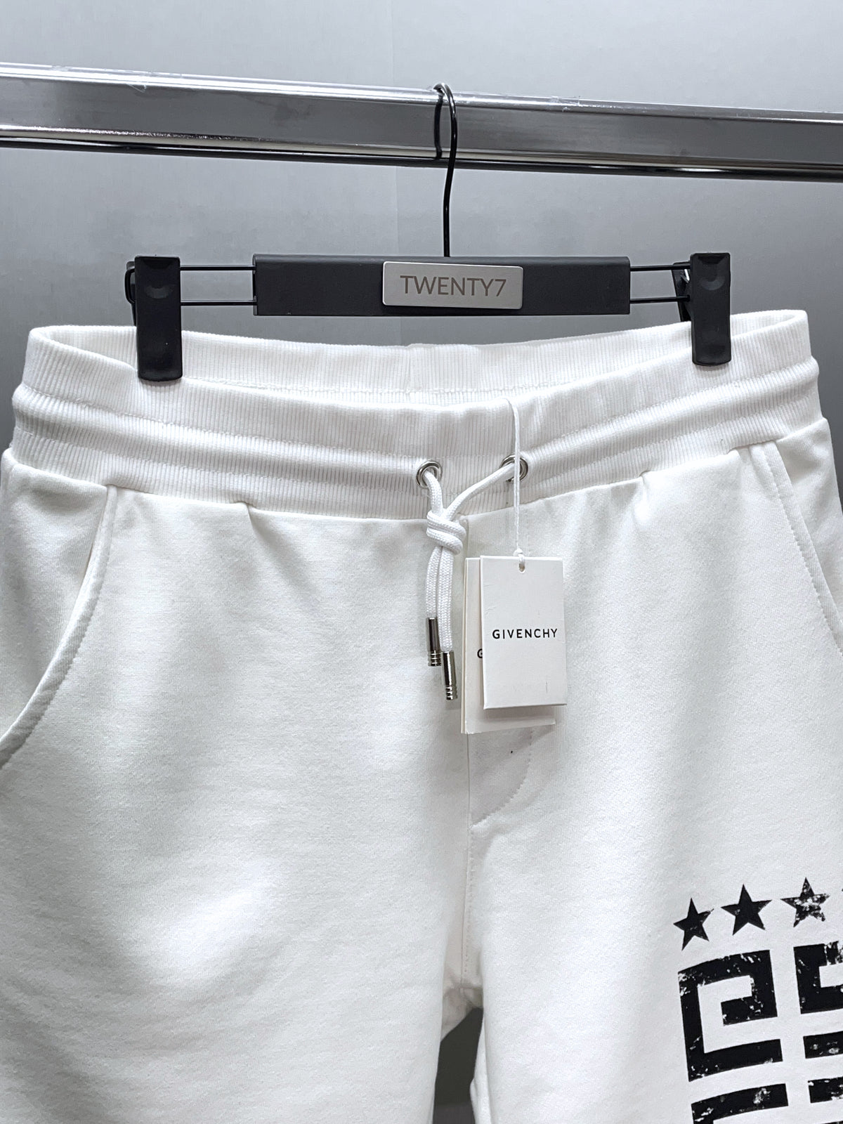 GIVENCHY