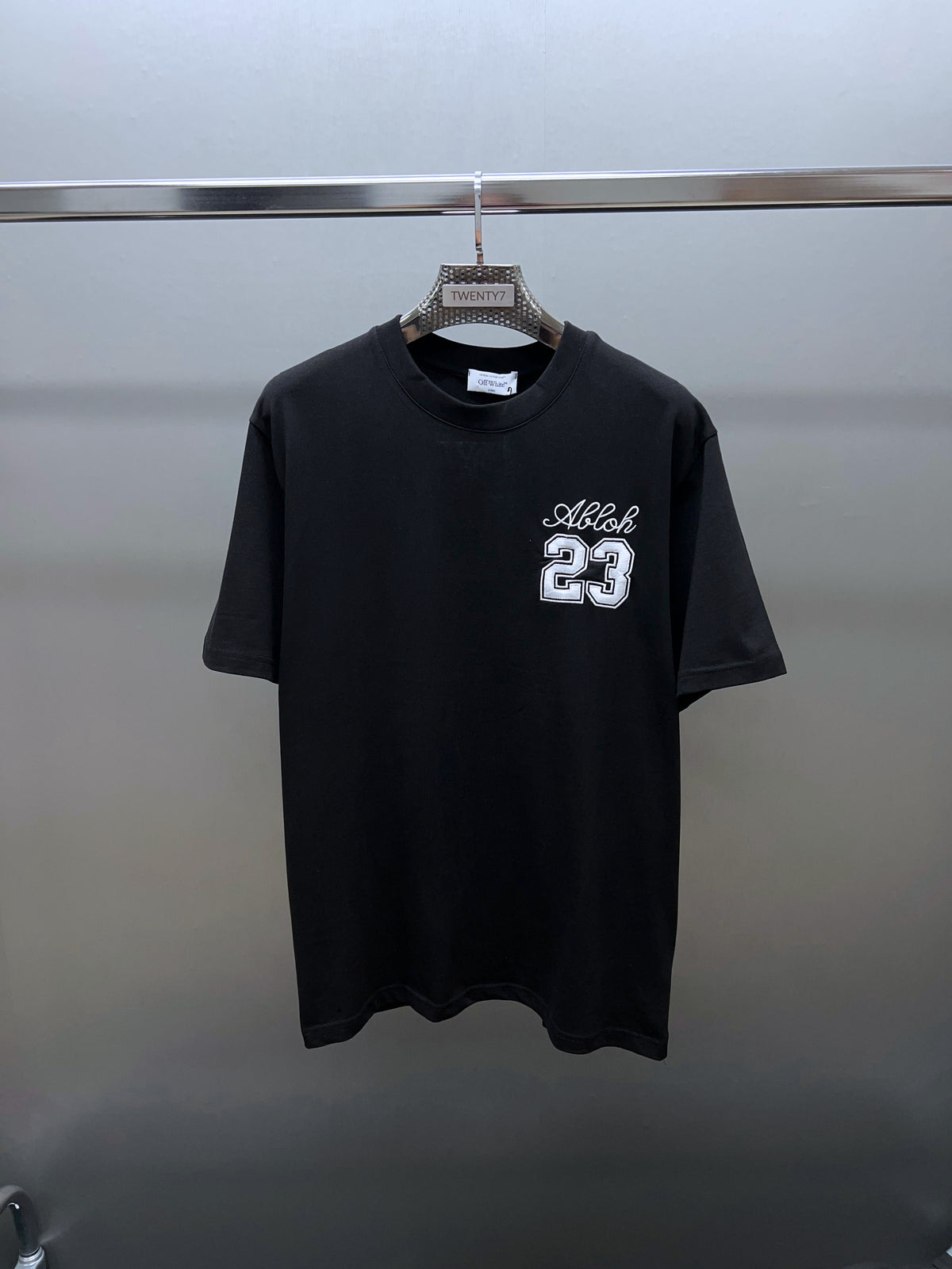 OFF WHITE