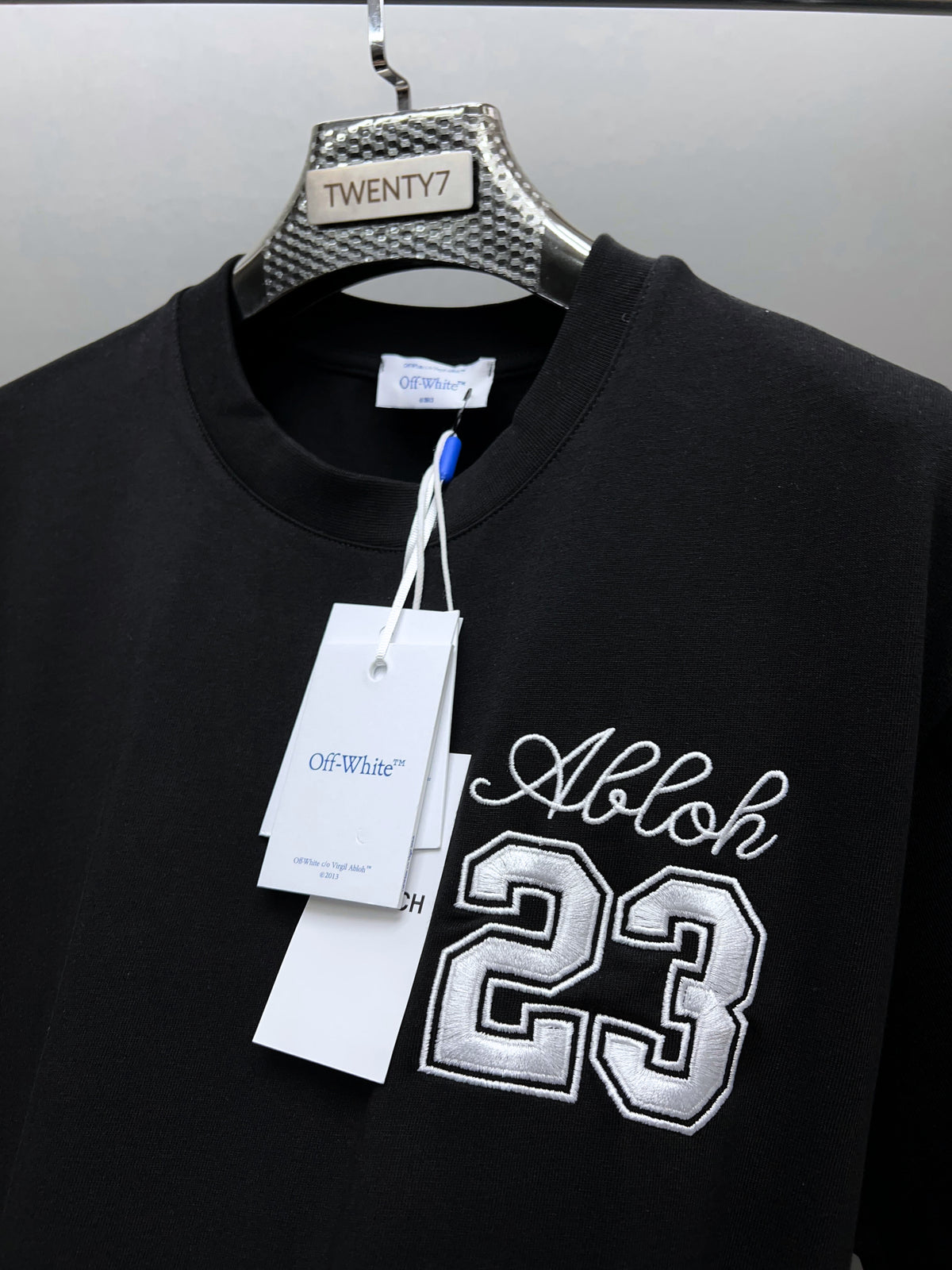 OFF WHITE